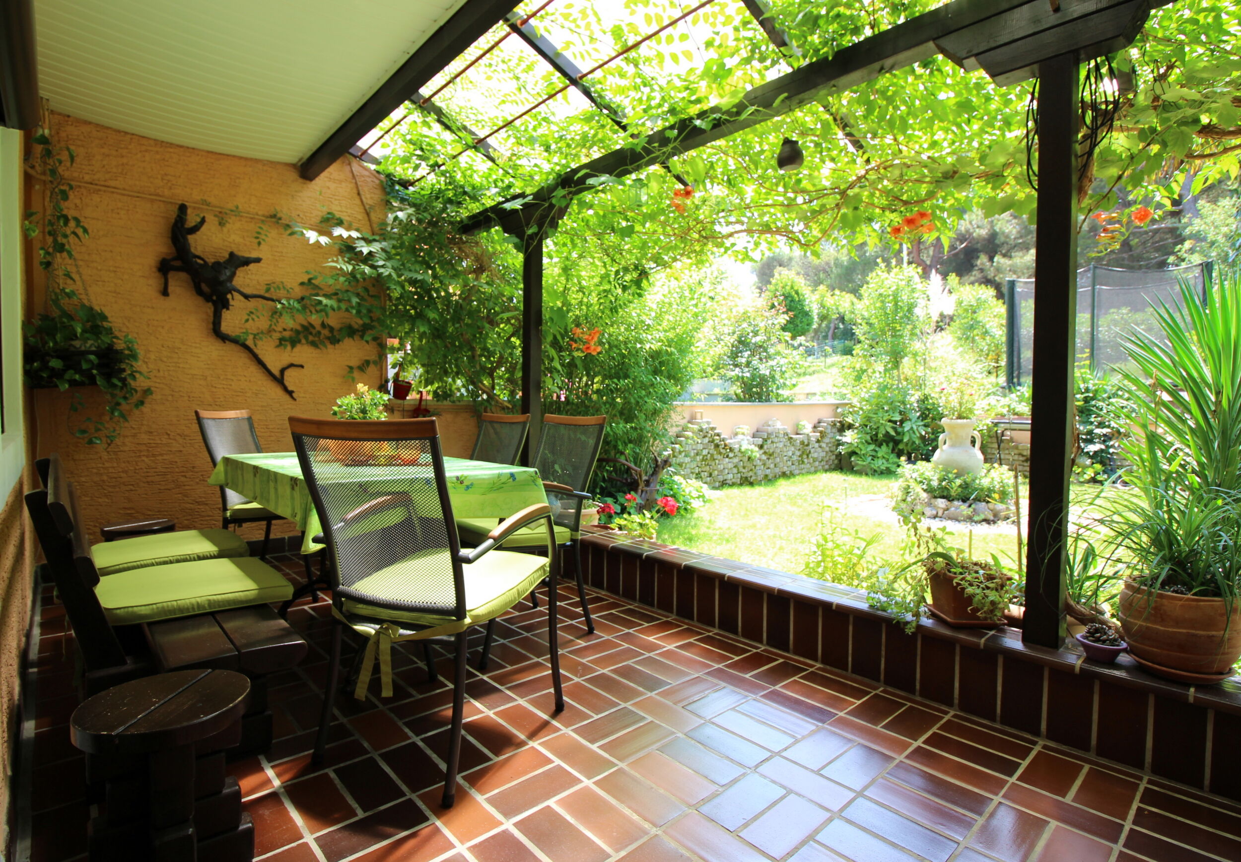 House Bella s lijepim vrtom i whirlpool-om 97489-K1