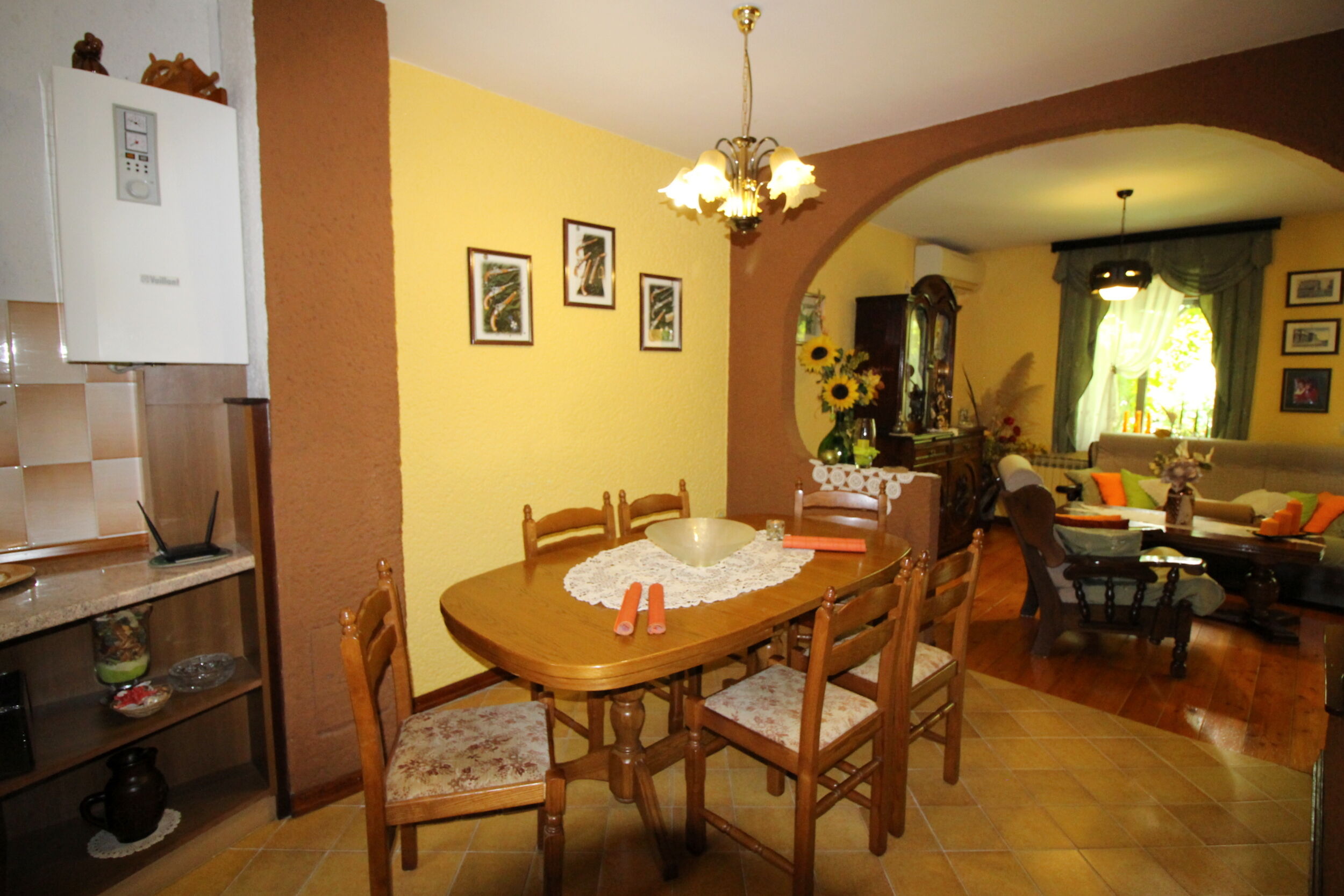 House Bella s lijepim vrtom i whirlpool-om 97489-K1