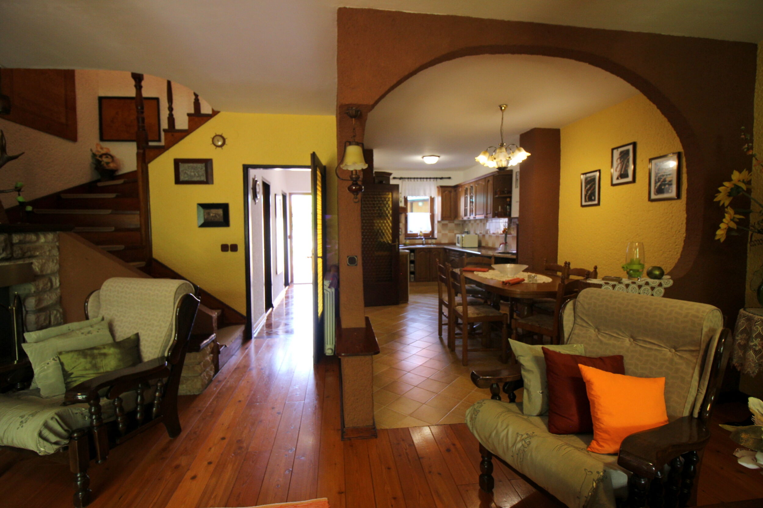House Bella s lijepim vrtom i whirlpool-om 97489-K1