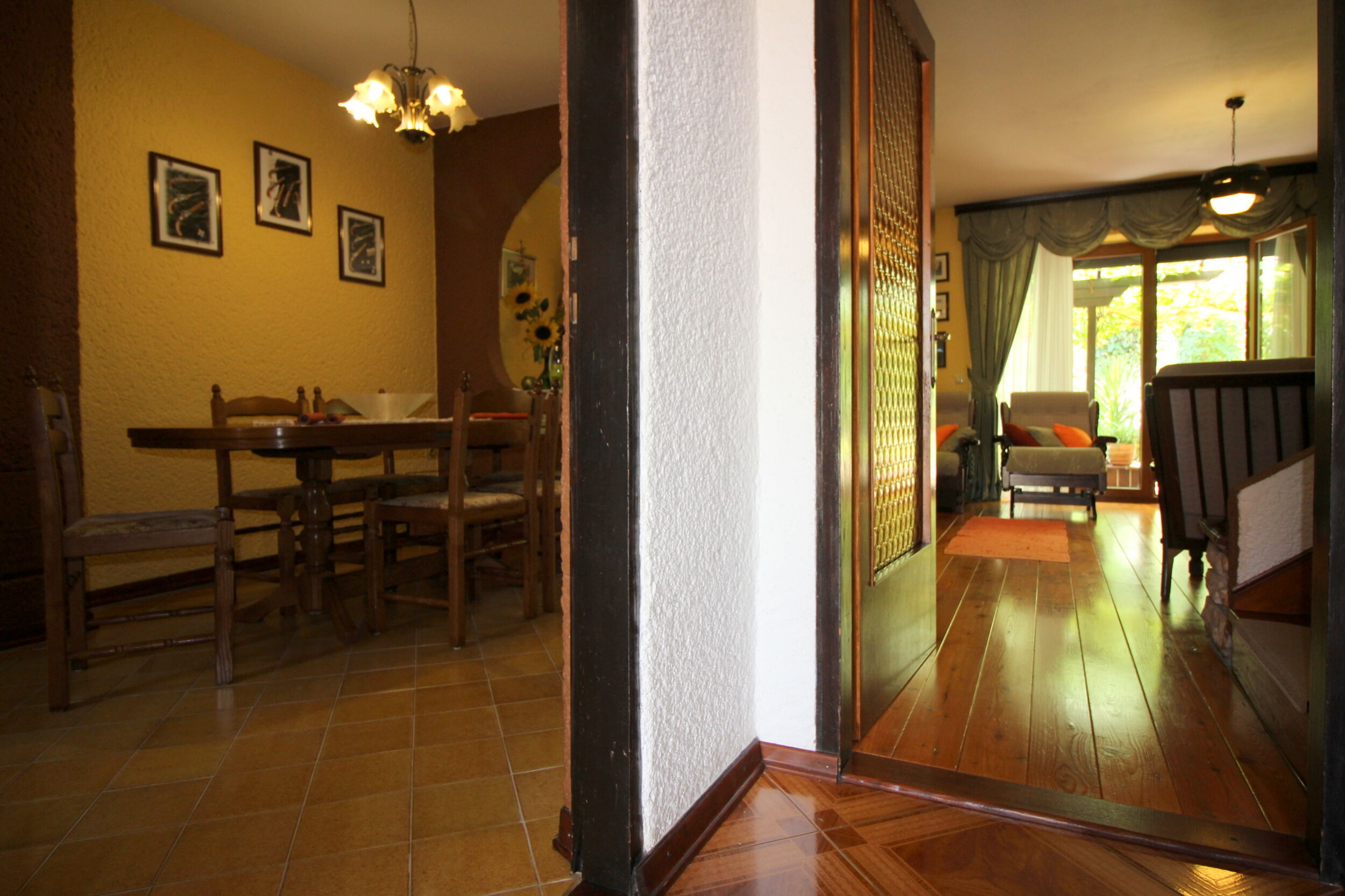 House Bella s lijepim vrtom i whirlpool-om 97489-K1