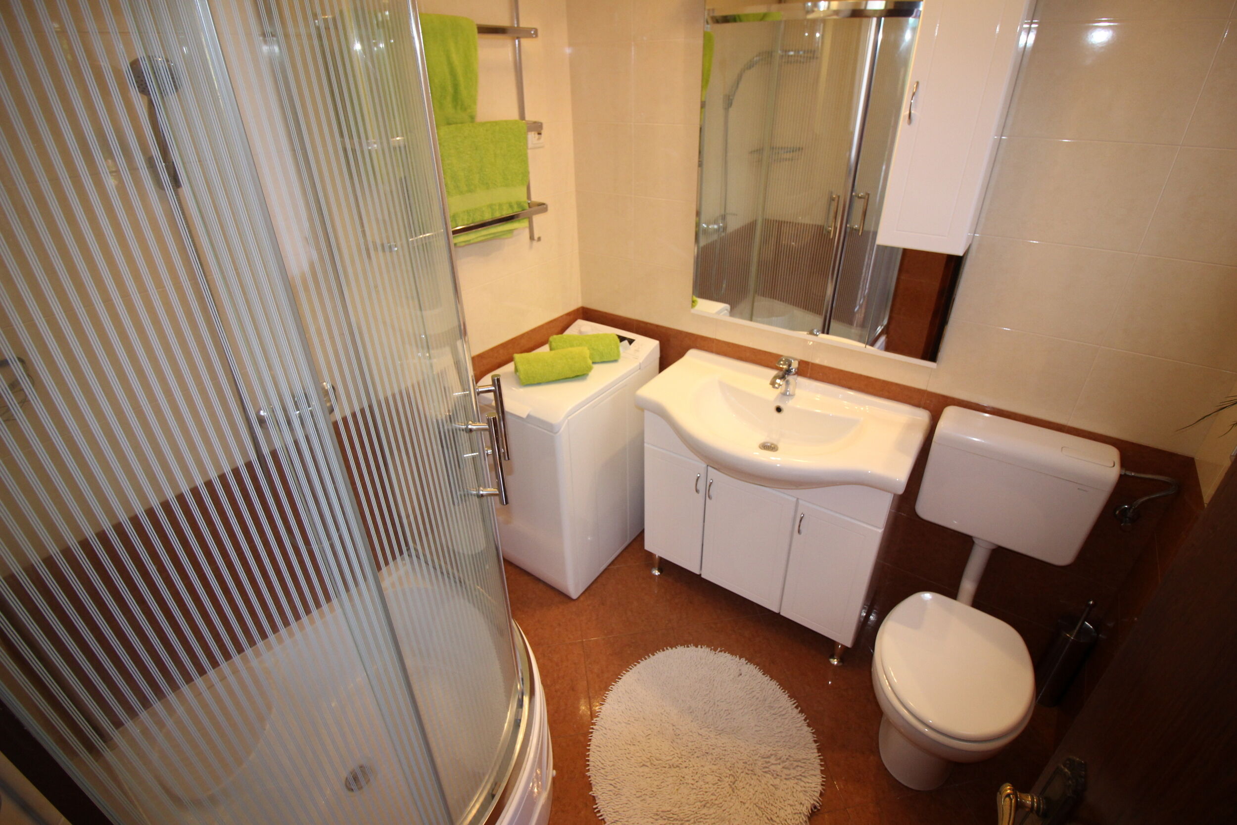 House Bella s lijepim vrtom i whirlpool-om 97489-K1