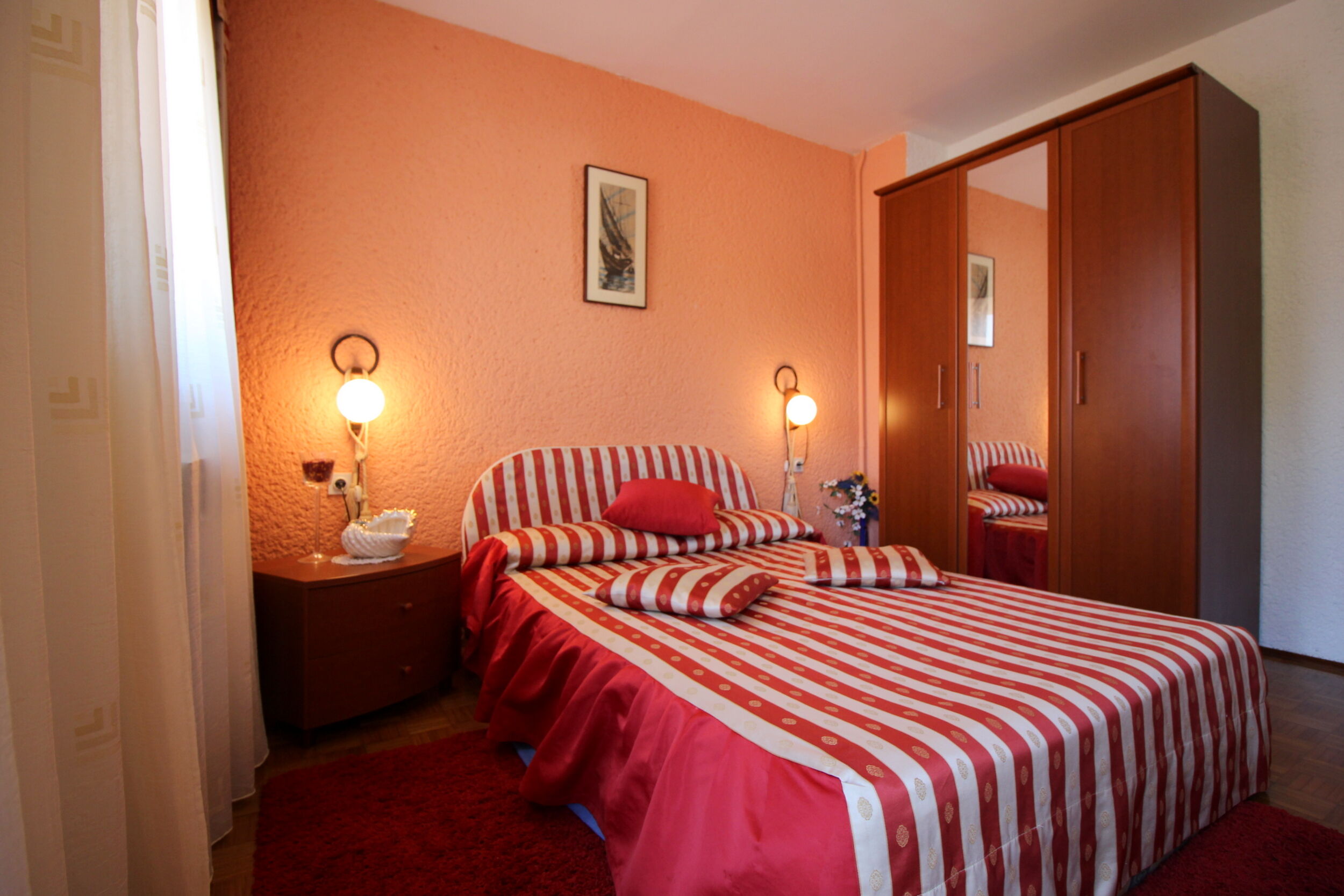 House Bella s lijepim vrtom i whirlpool-om 97489-K1