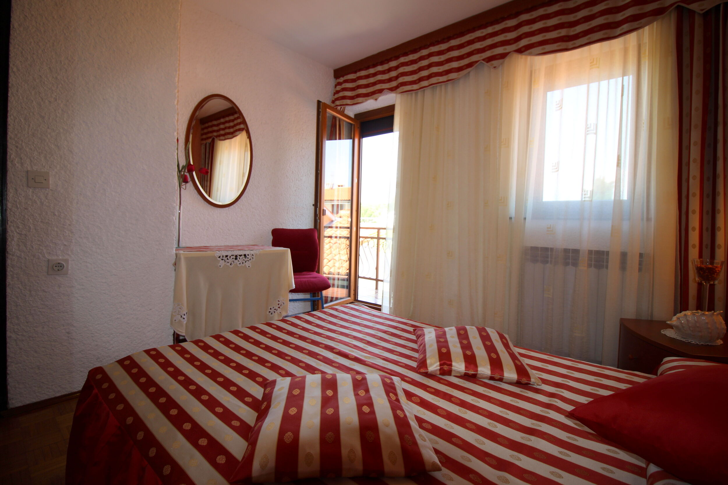 House Bella s lijepim vrtom i whirlpool-om 97489-K1