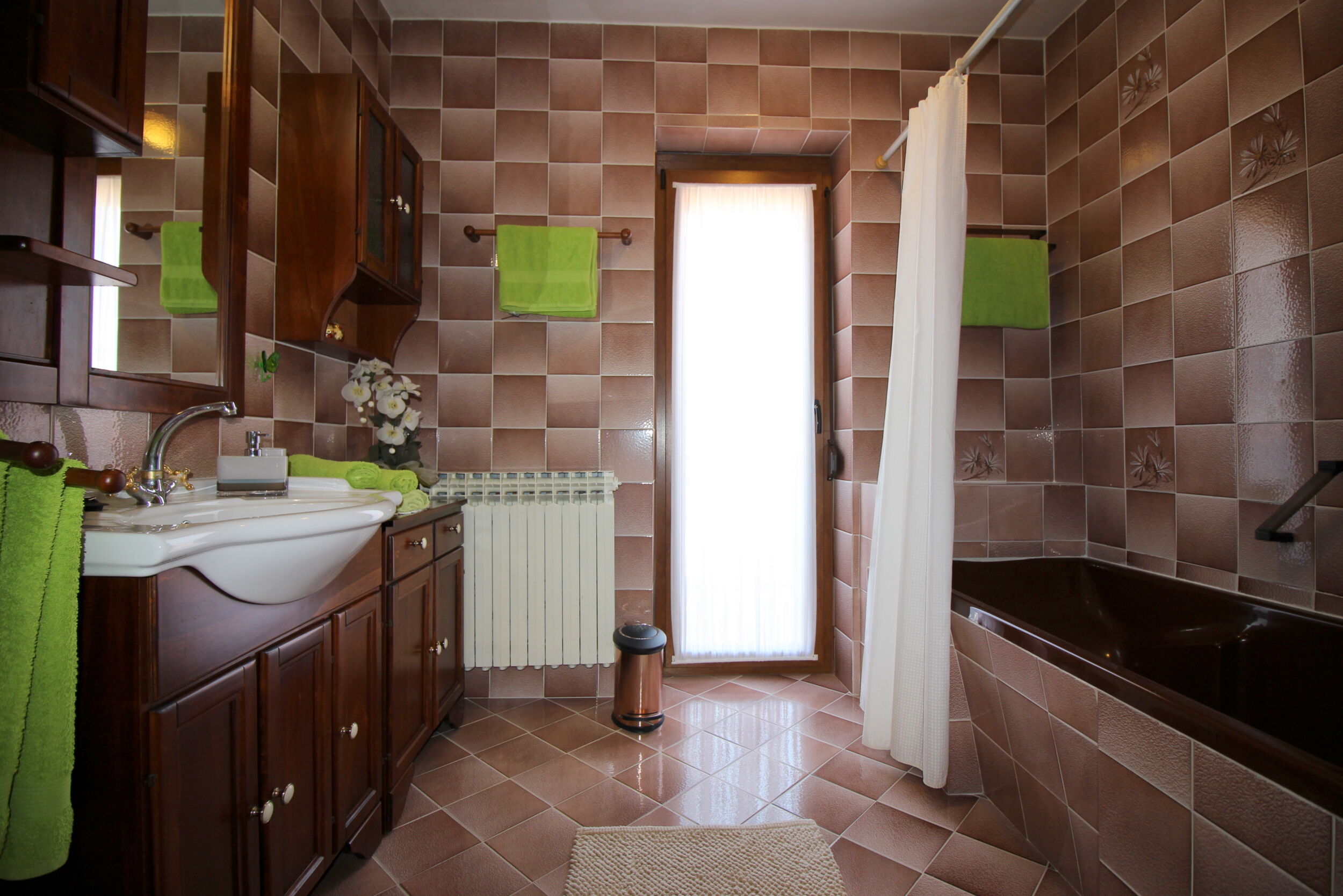 House Bella s lijepim vrtom i whirlpool-om 97489-K1