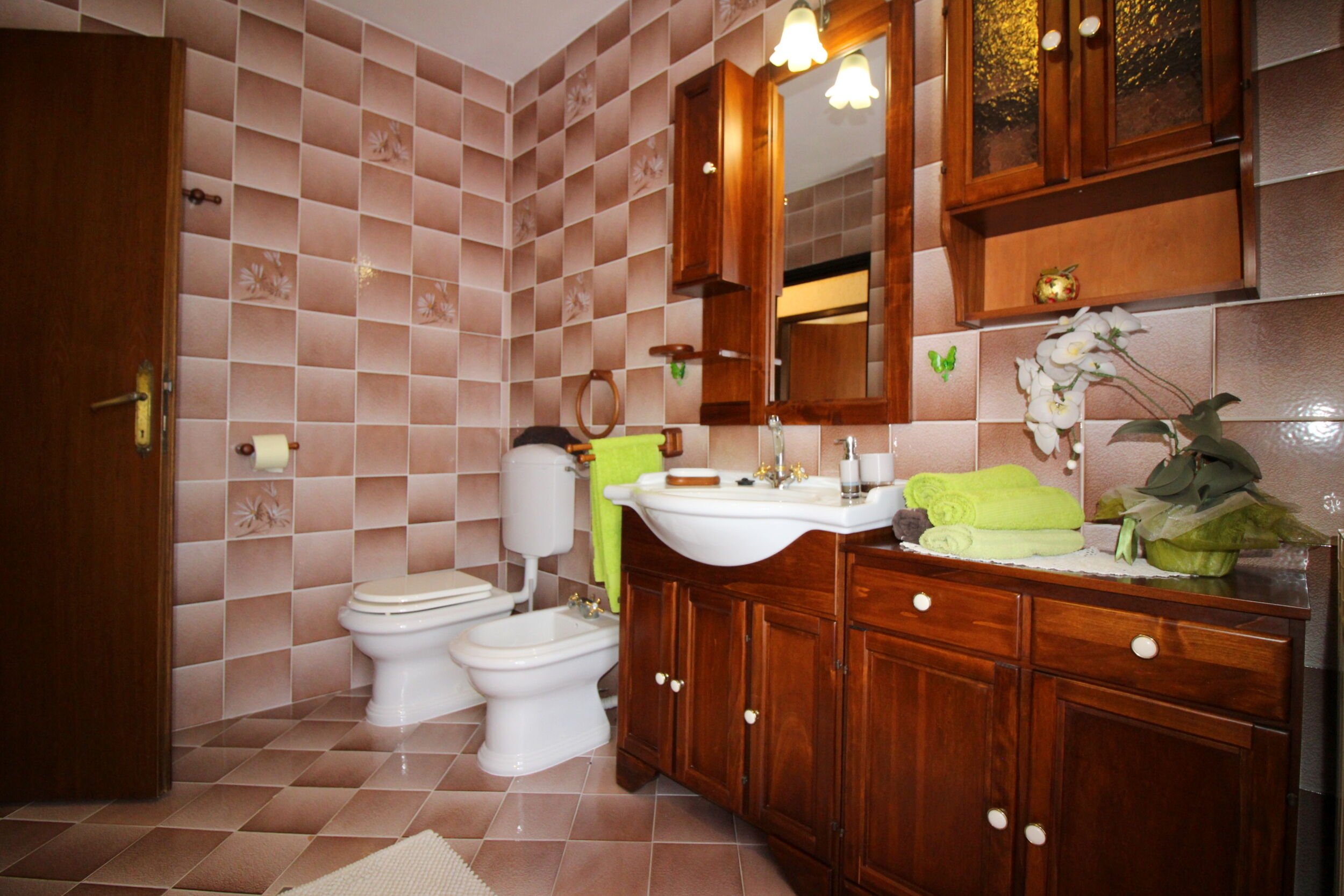 House Bella s lijepim vrtom i whirlpool-om 97489-K1