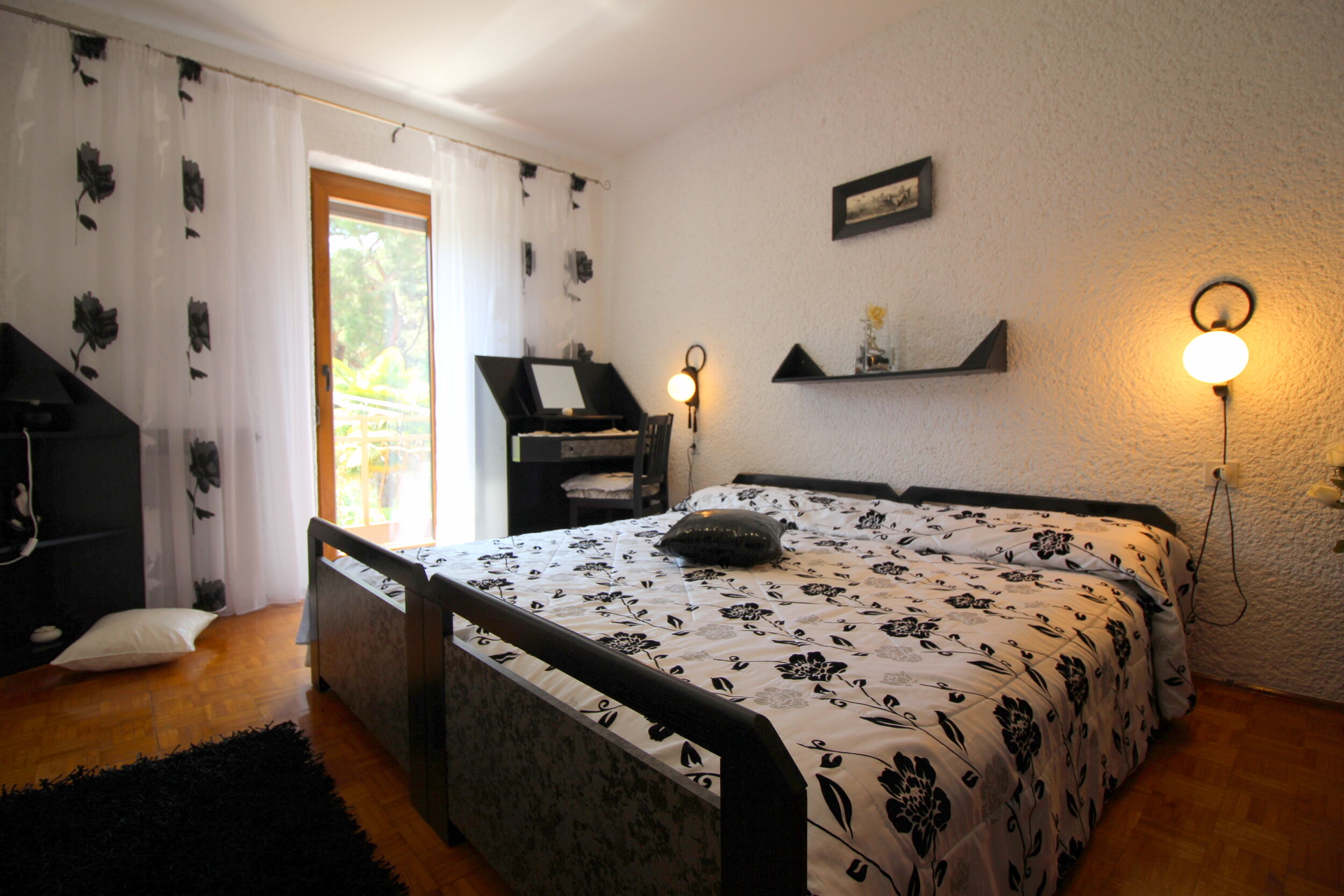 House Bella s lijepim vrtom i whirlpool-om 97489-K1