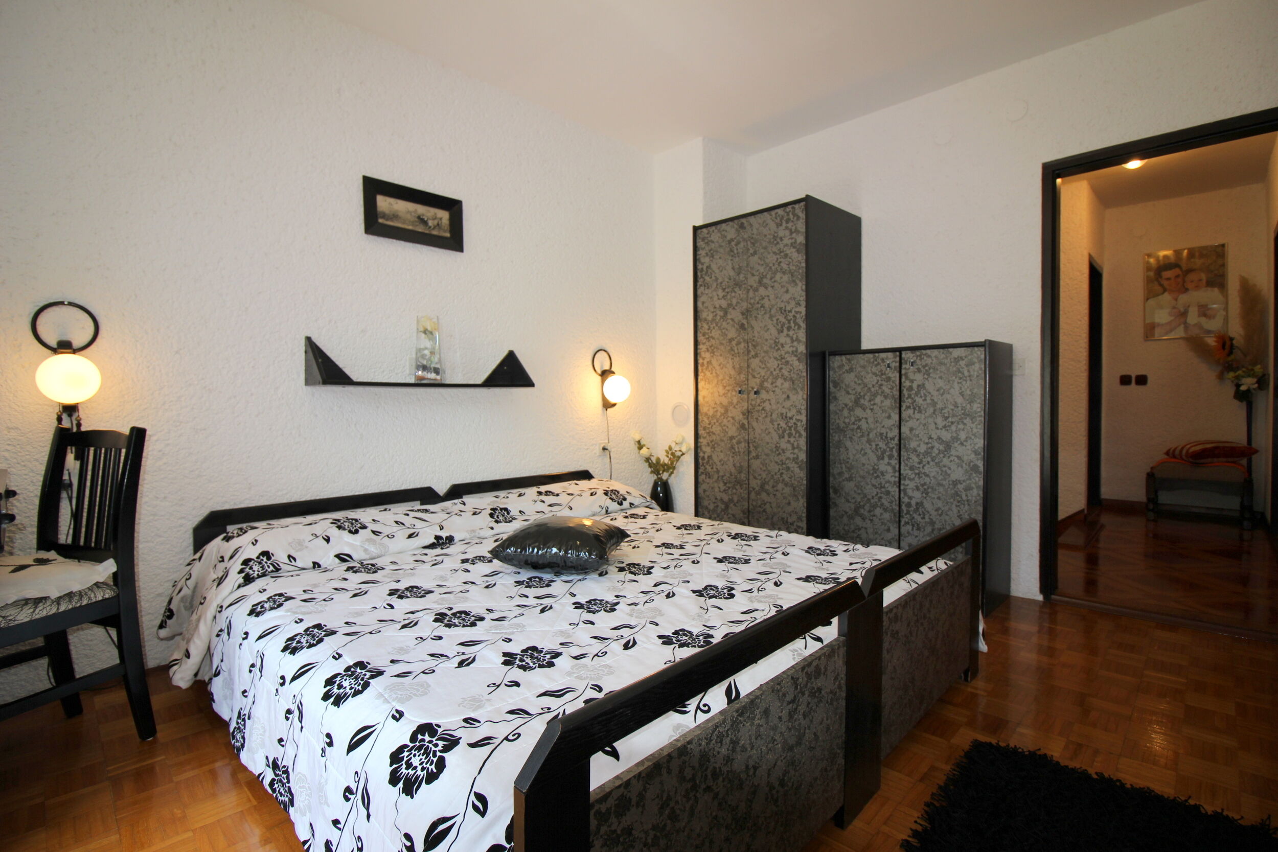 House Bella s lijepim vrtom i whirlpool-om 97489-K1
