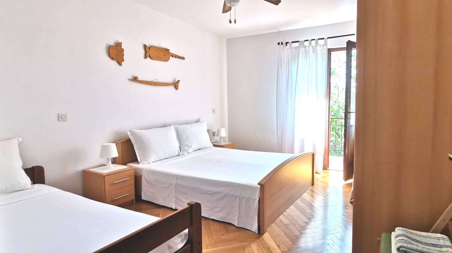 Apartments Marinic 98231-A2
