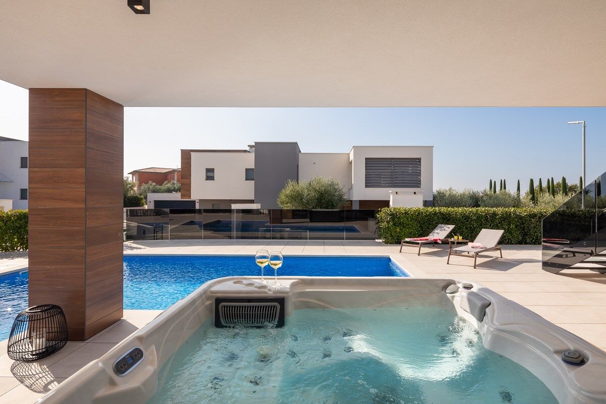 Villa Old Olive IV 74284-K1