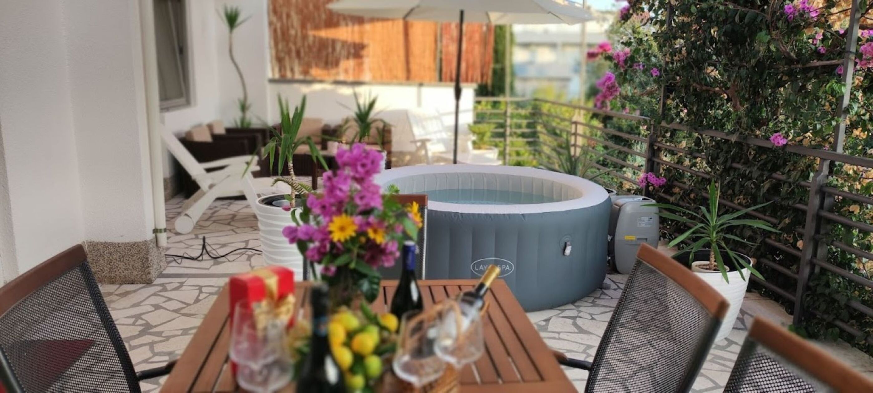 Apartment Jacuzzi Residence 91741-A1