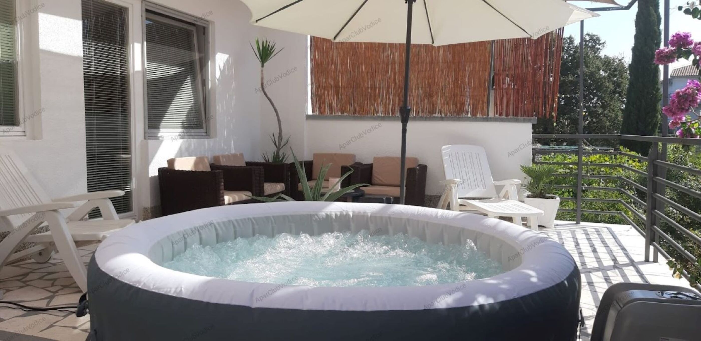 Apartment Jacuzzi Residence 91741-A1