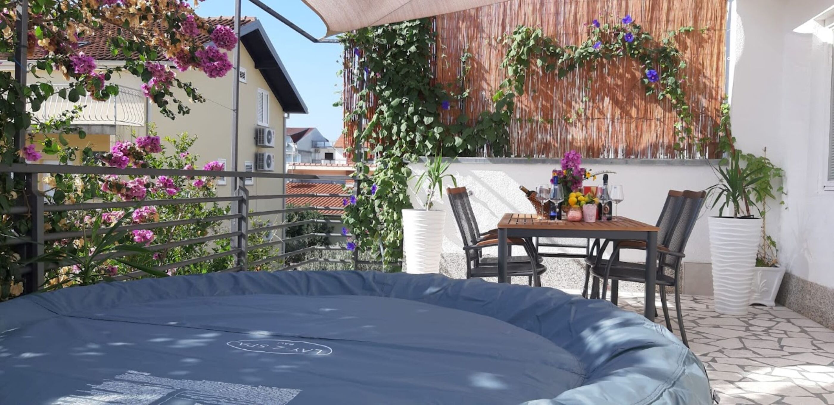 Apartment Jacuzzi Residence 91741-A1