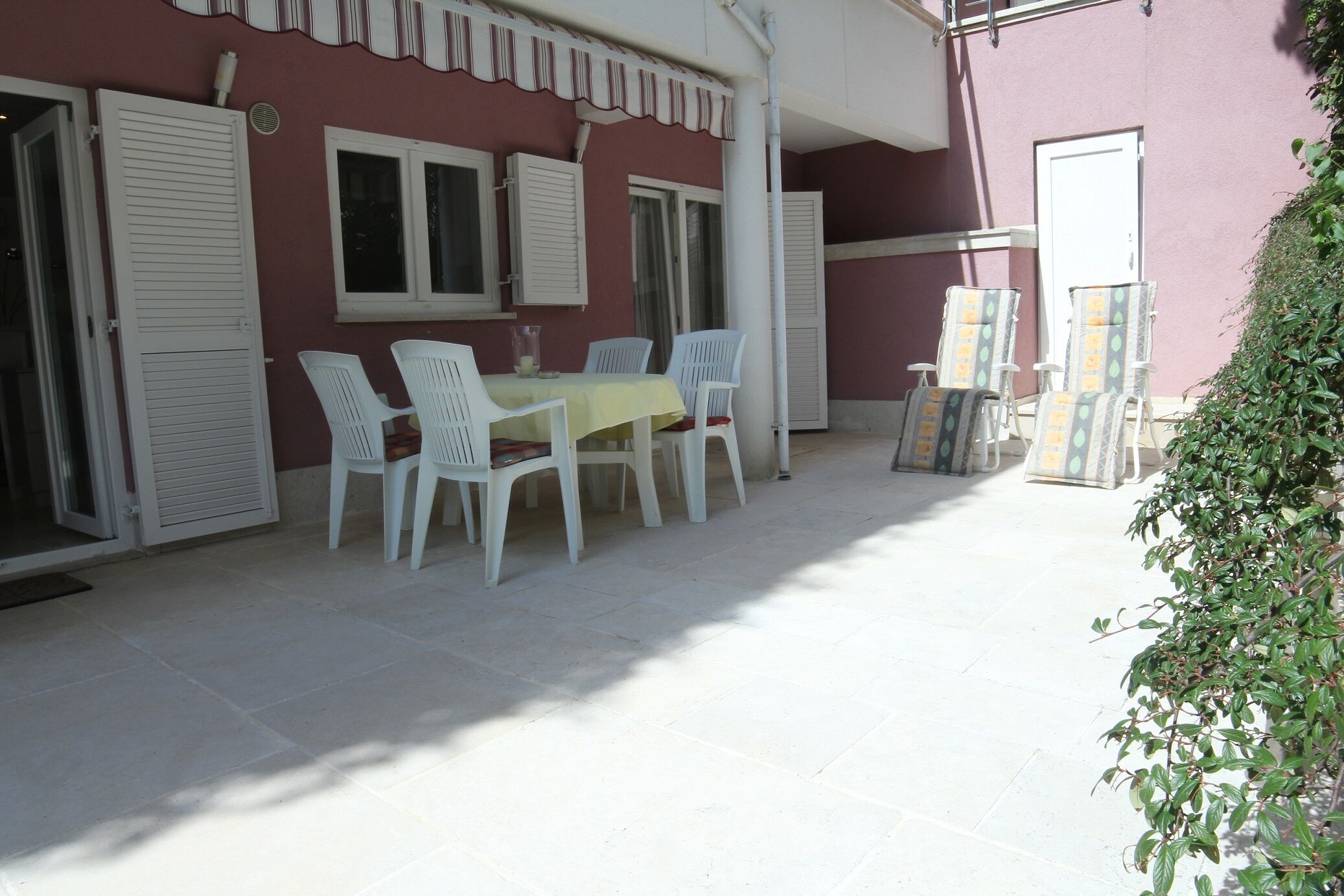 Apartments Adrian 98491-A1