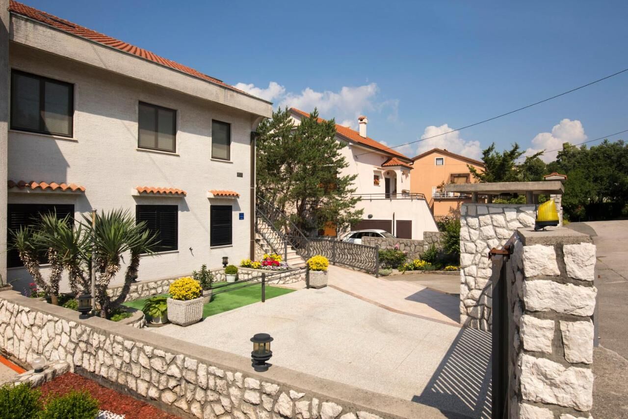 Apartment Vrata Jadrana 1 97747-A1