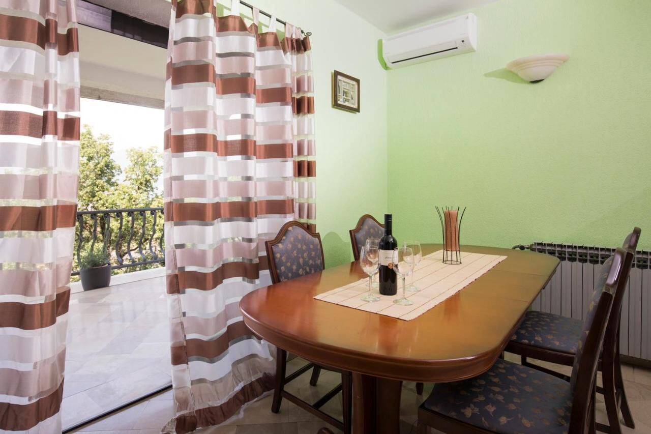 Apartment Vrata Jadrana 1 97747-A1
