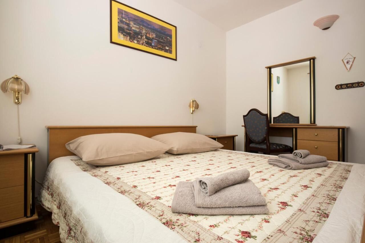Apartment Vrata Jadrana 1 97747-A1
