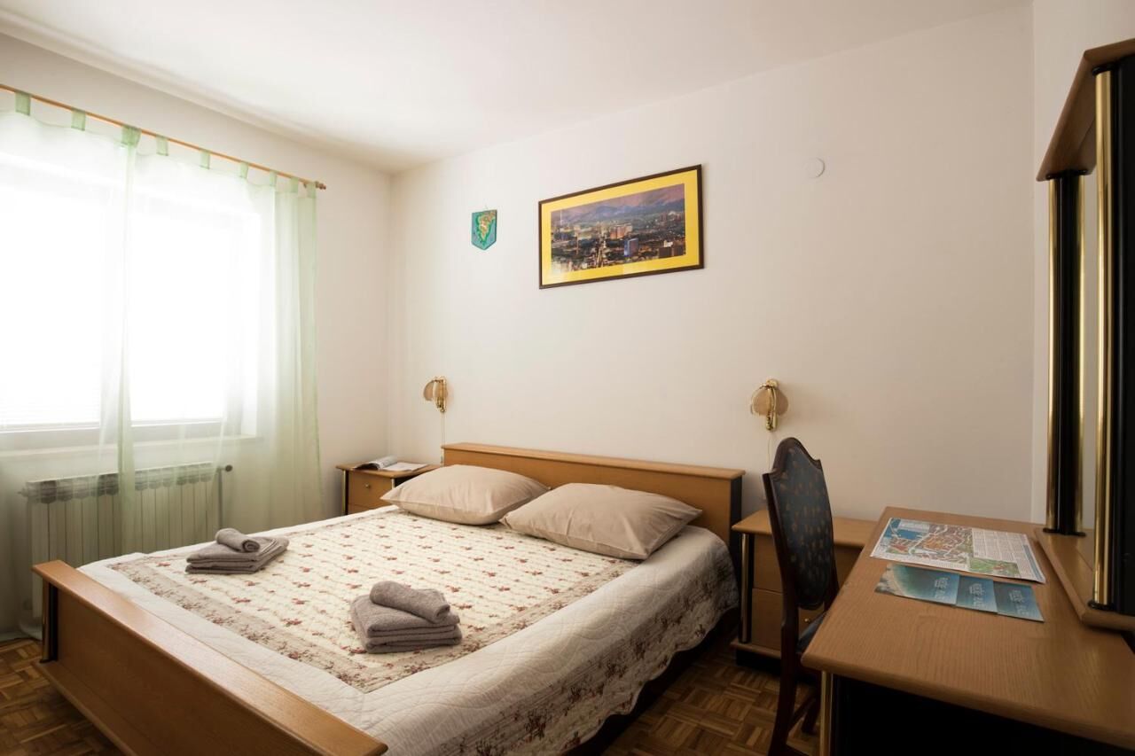 Apartment Vrata Jadrana 1 97747-A1