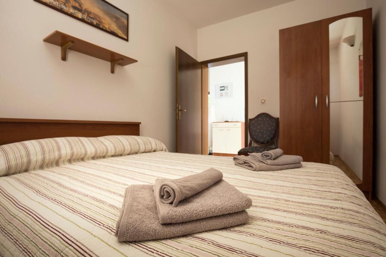 Apartment Vrata Jadrana 1 97747-A1