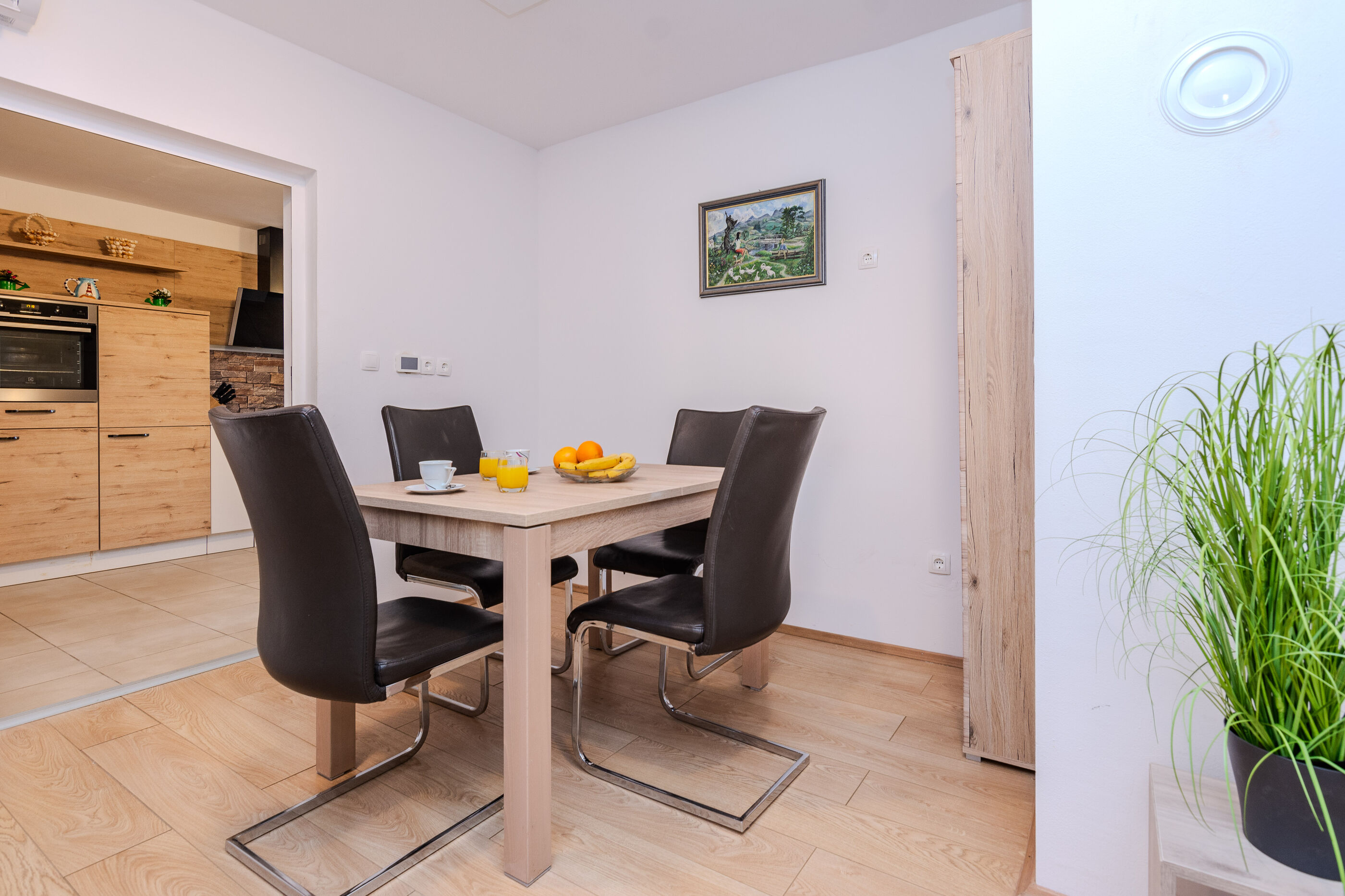 House Loncar 18435-K1