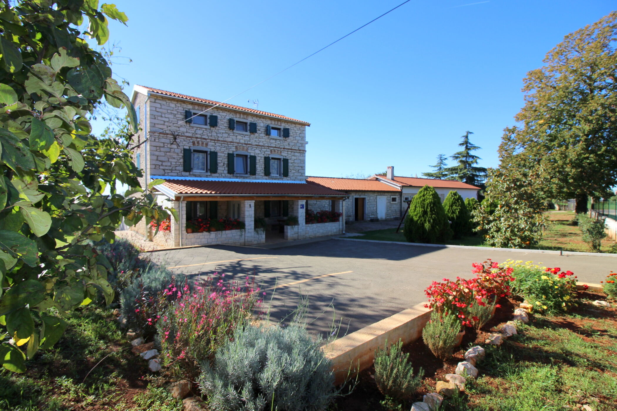 House Castello s velikom okućnicom 98289-K1