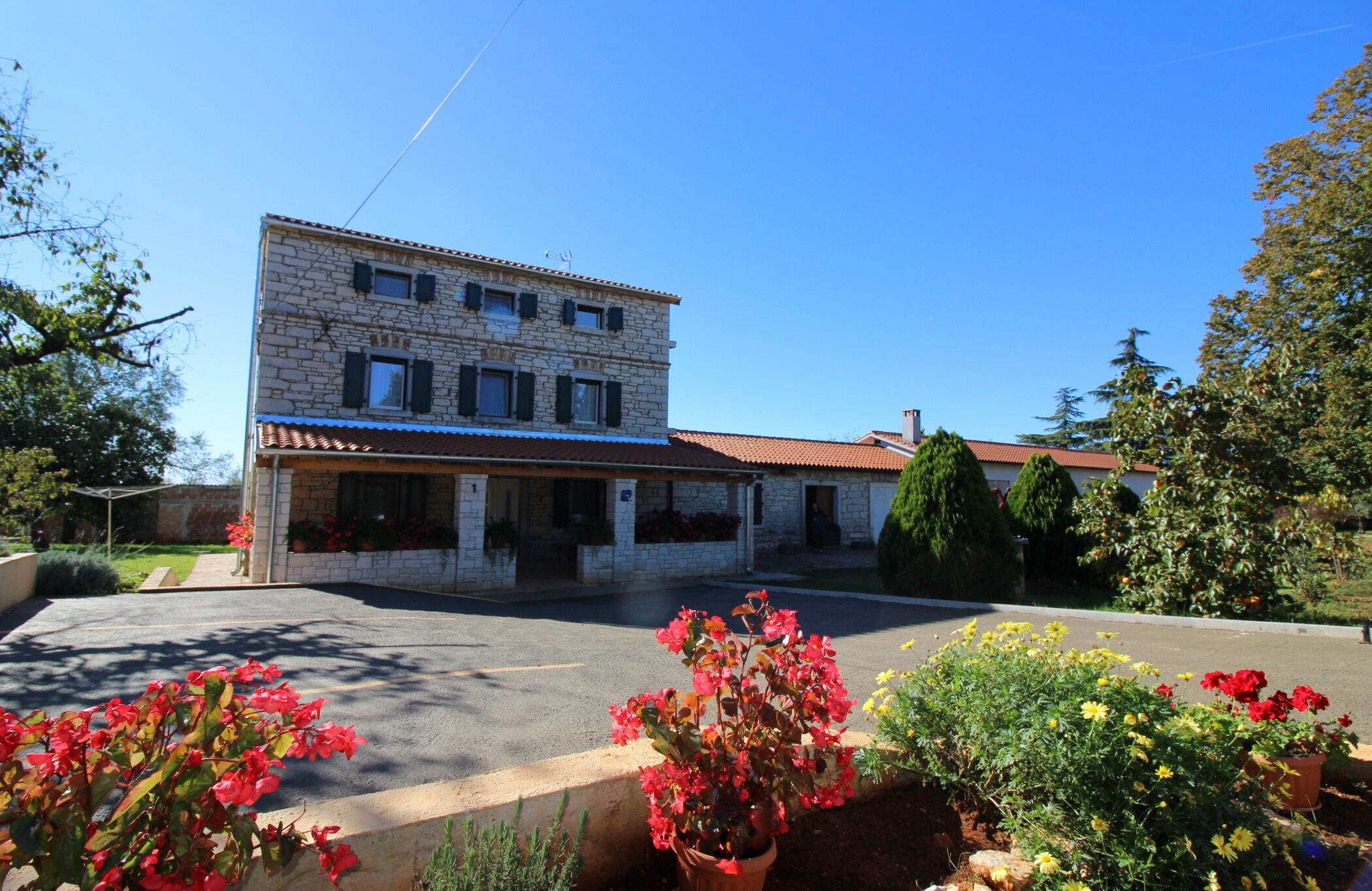 House Castello s velikom okućnicom 98289-K1