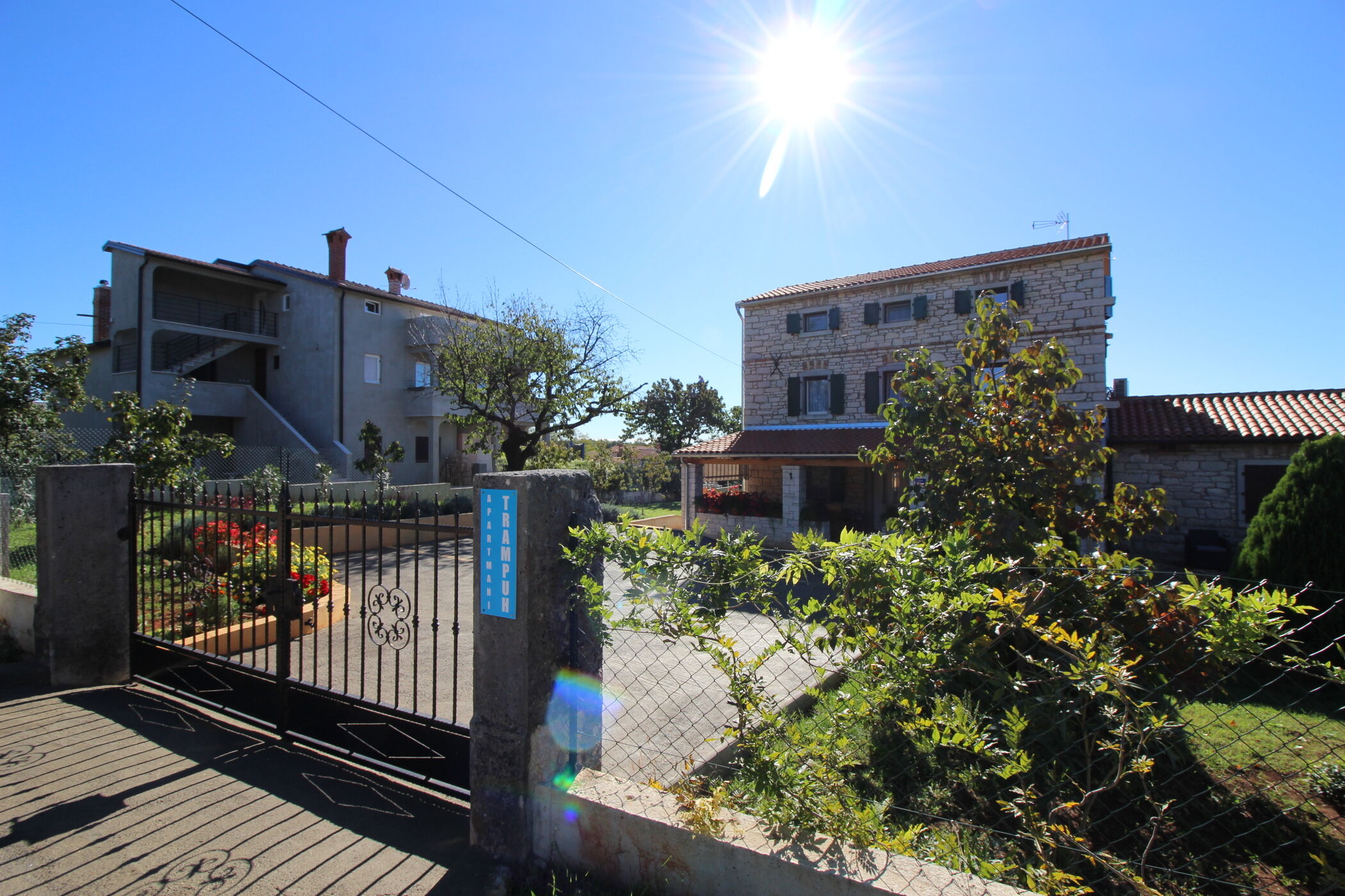 House Castello s velikom okućnicom 98289-K1