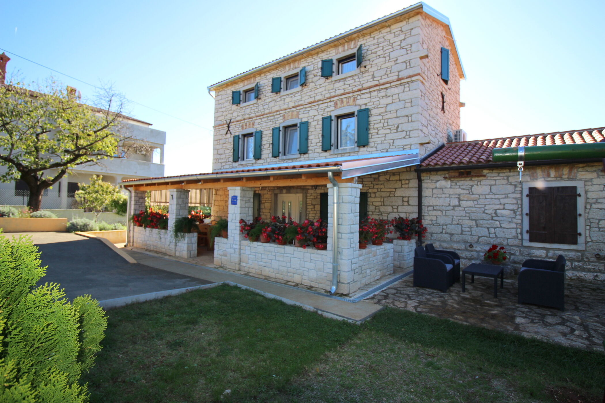 House Castello s velikom okućnicom 98289-K1