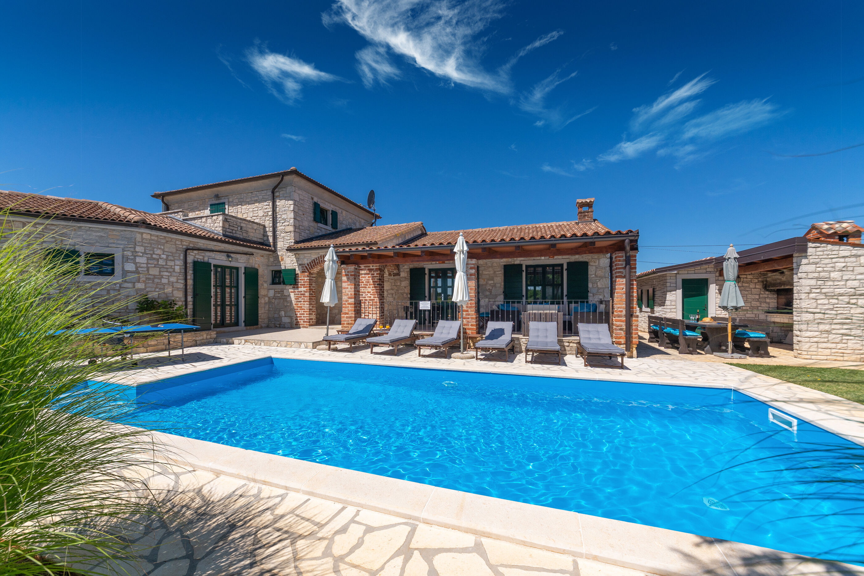 Villa Una u istarskom stilu s bazenom 64721-K1