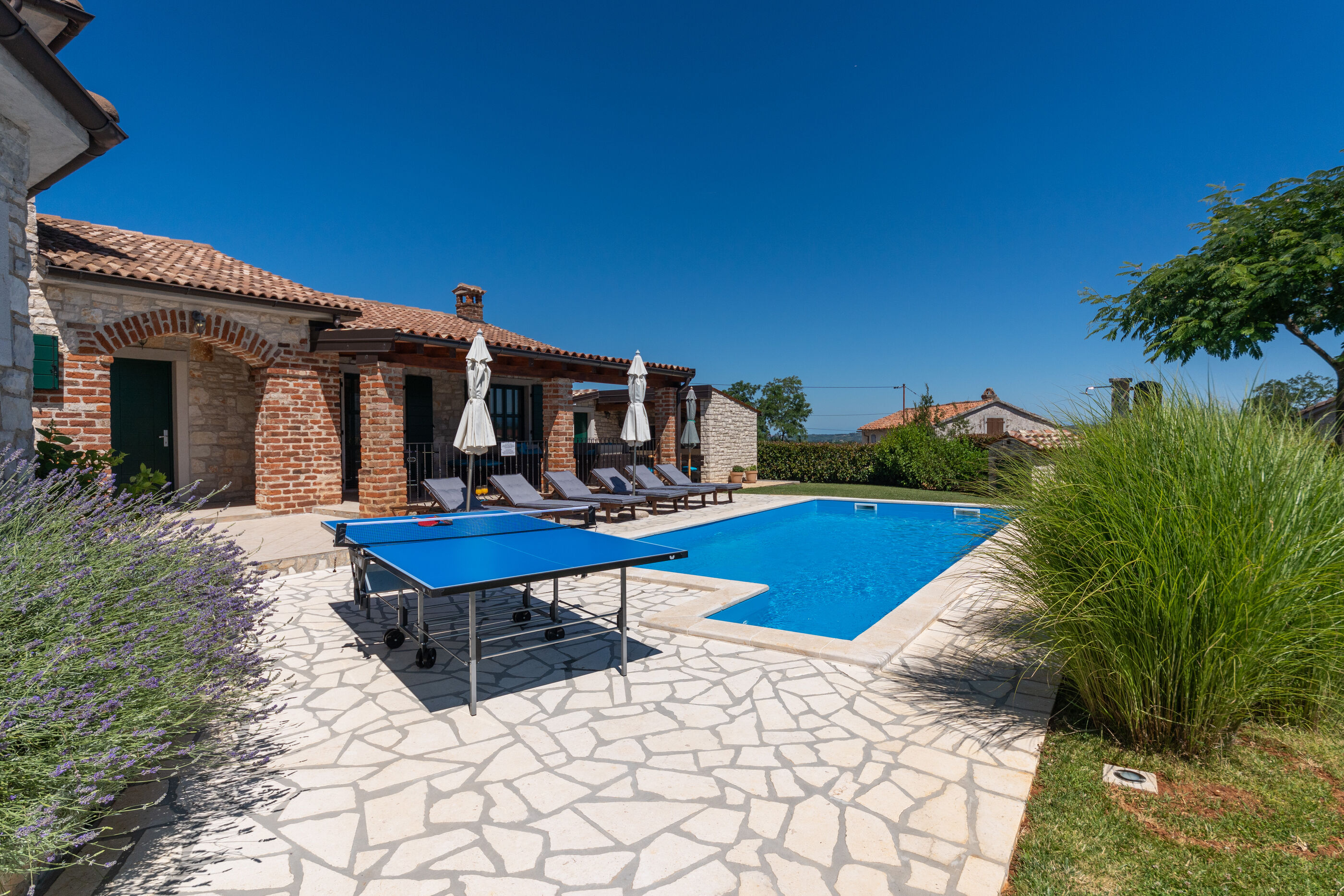 Villa Una u istarskom stilu s bazenom 64721-K1