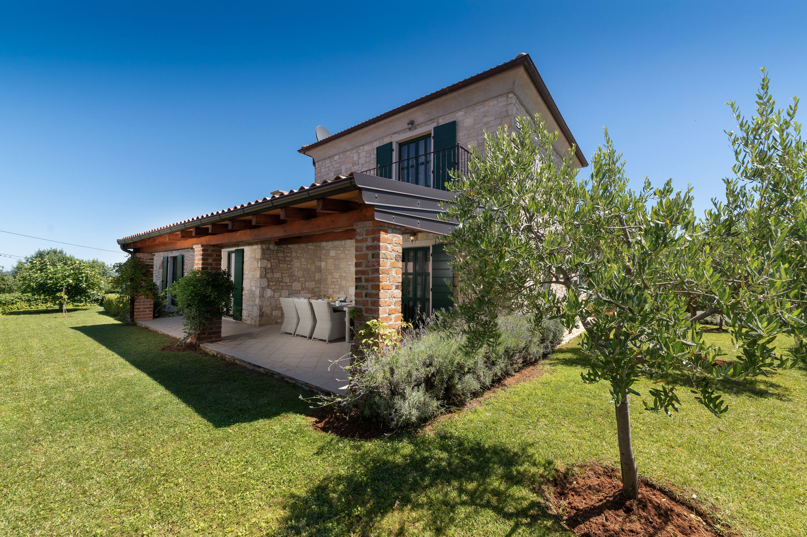 Villa Una u istarskom stilu s bazenom 64721-K1