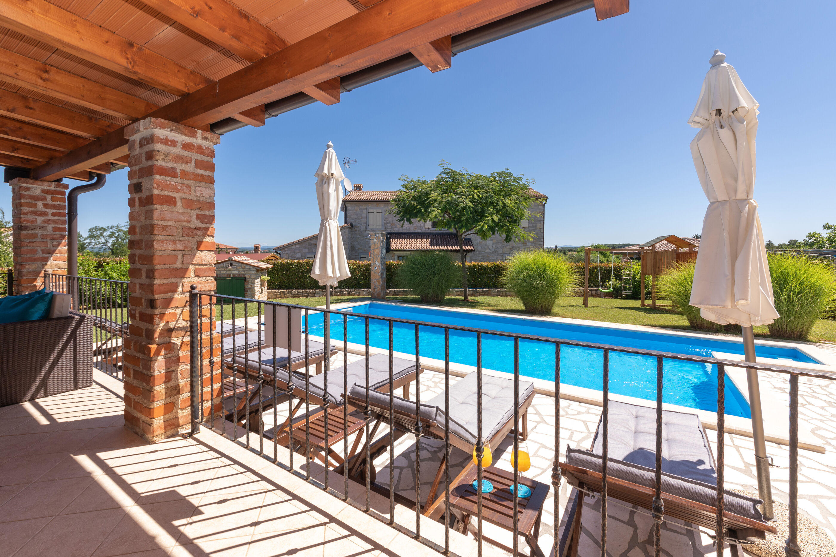 Villa Una u istarskom stilu s bazenom 64721-K1