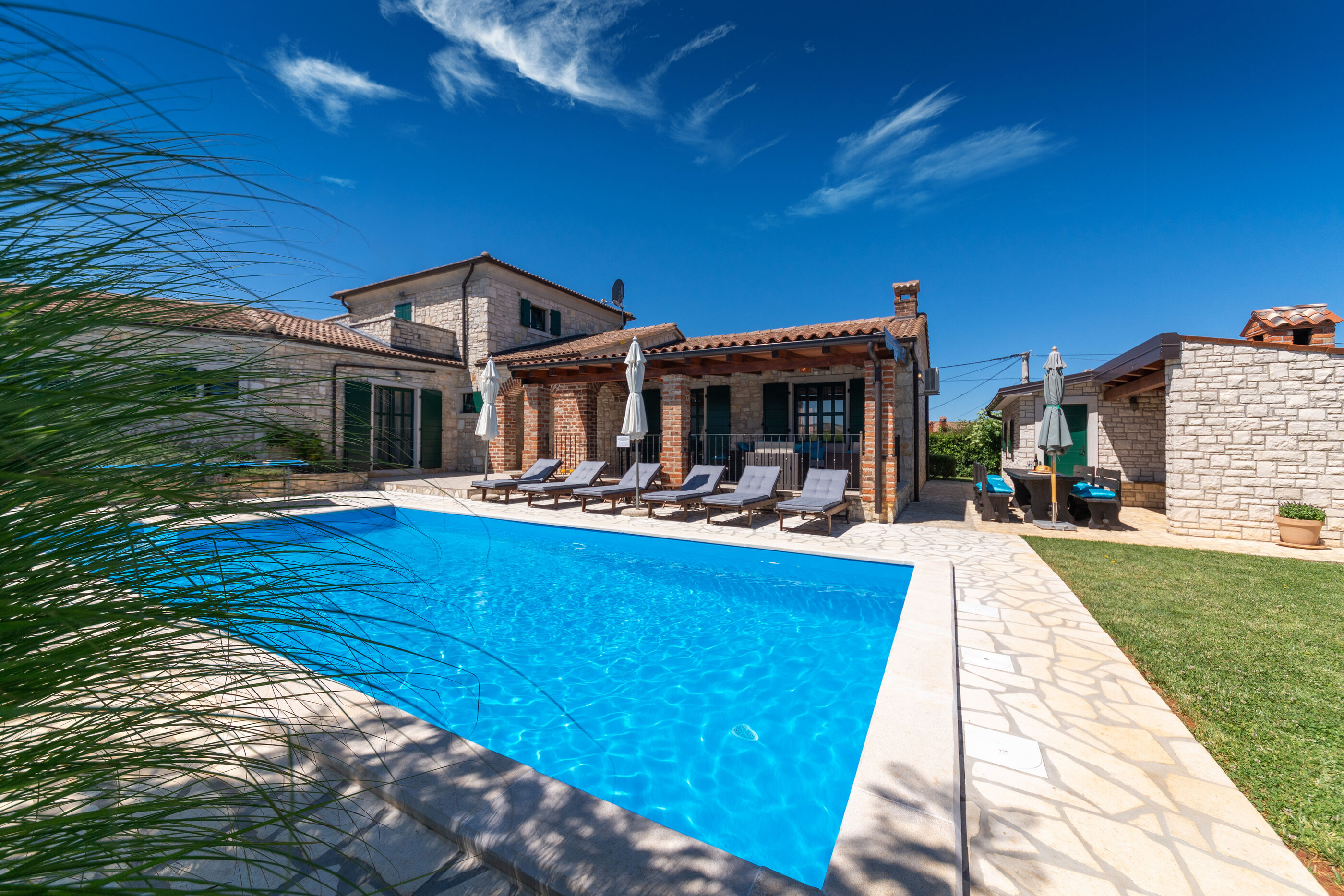 Villa Una u istarskom stilu s bazenom 64721-K1