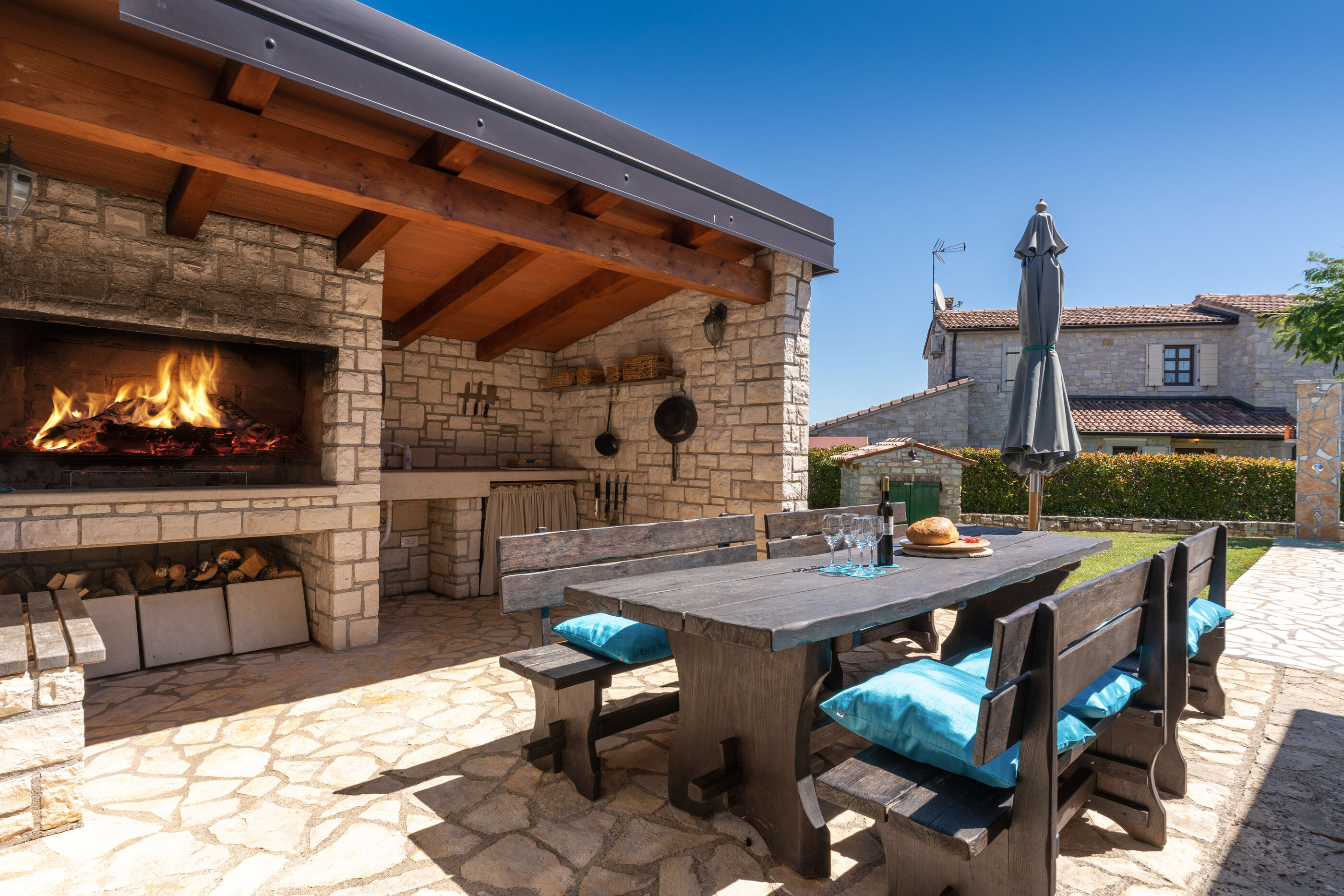 Photo of Villa Una u istarskom stilu s bazenom