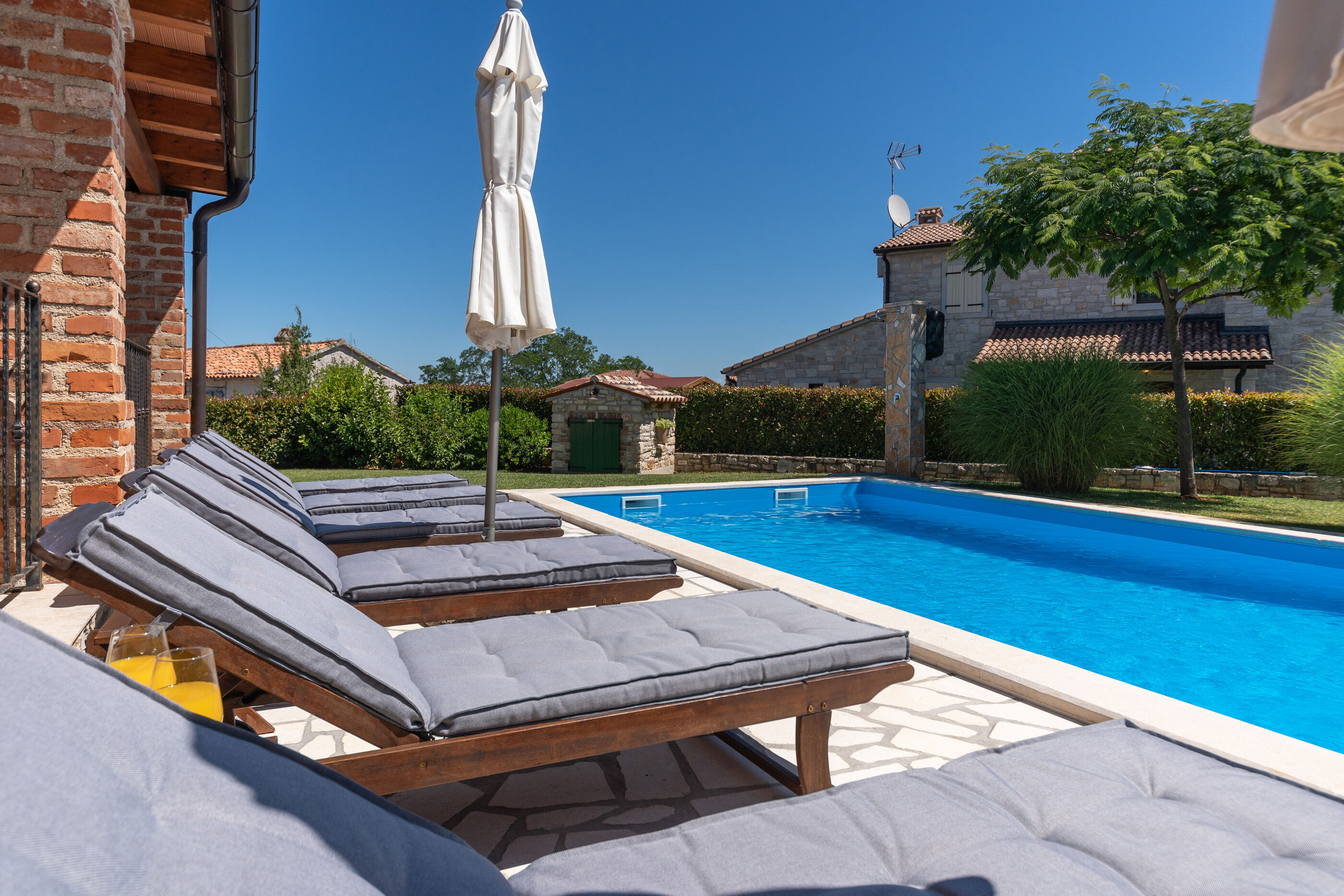 Villa Una u istarskom stilu s bazenom 64721-K1