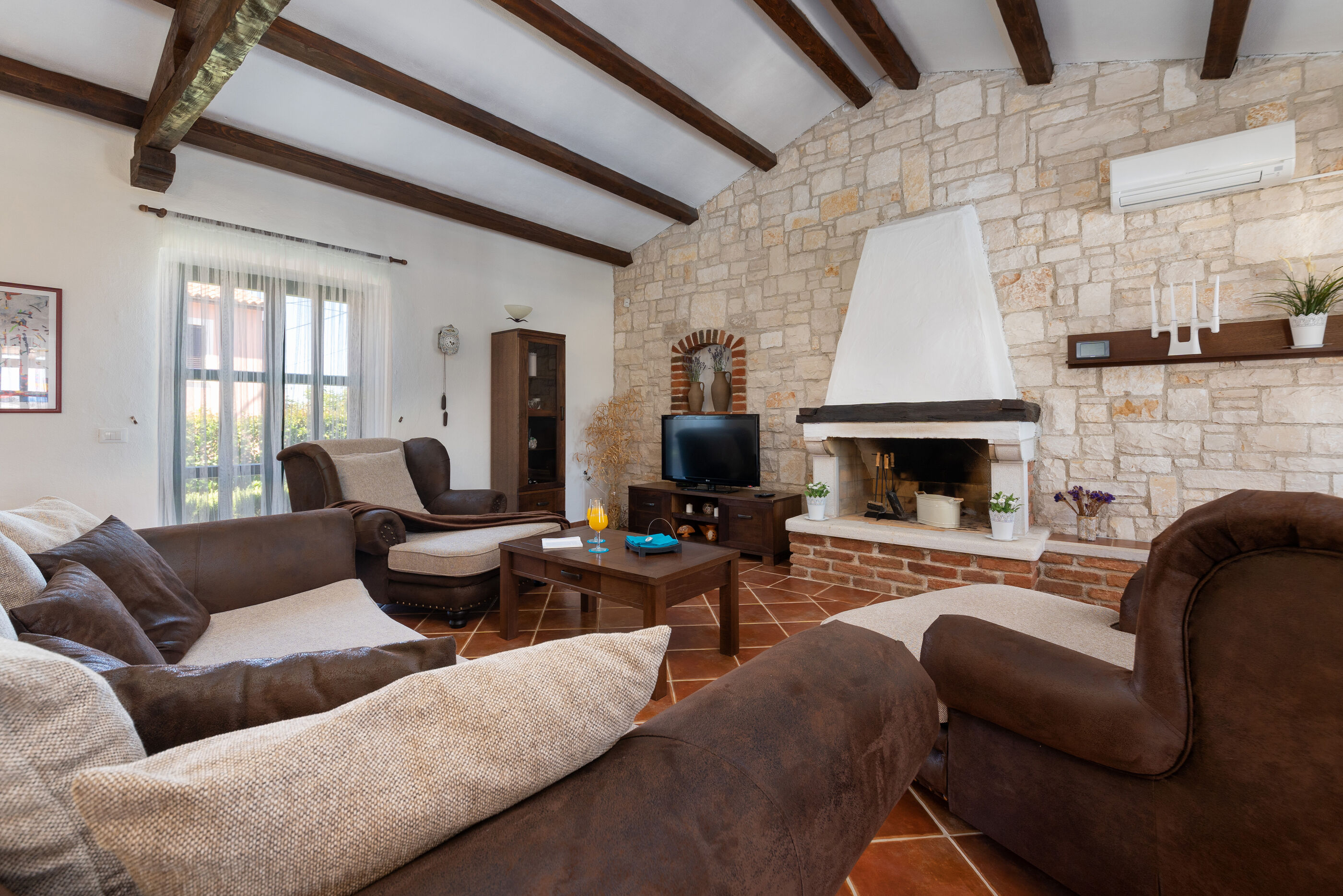 Villa Una u istarskom stilu s bazenom 64721-K1
