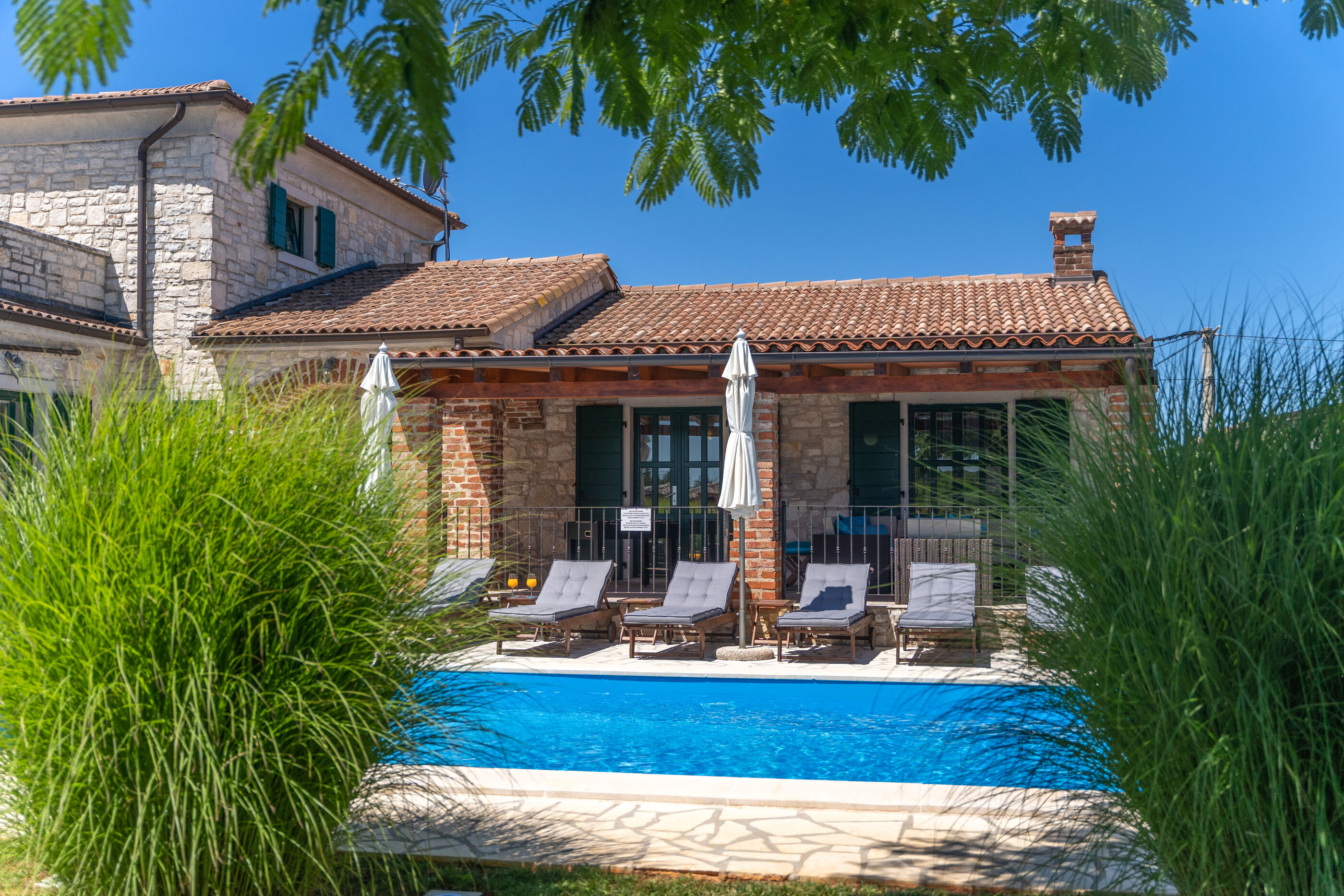 Villa Una u istarskom stilu s bazenom 64721-K1