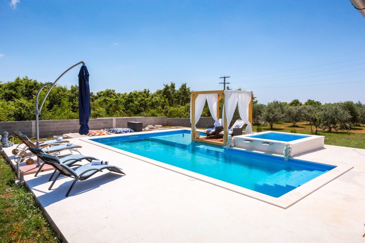 House Holiday House Biloš 43915-K1