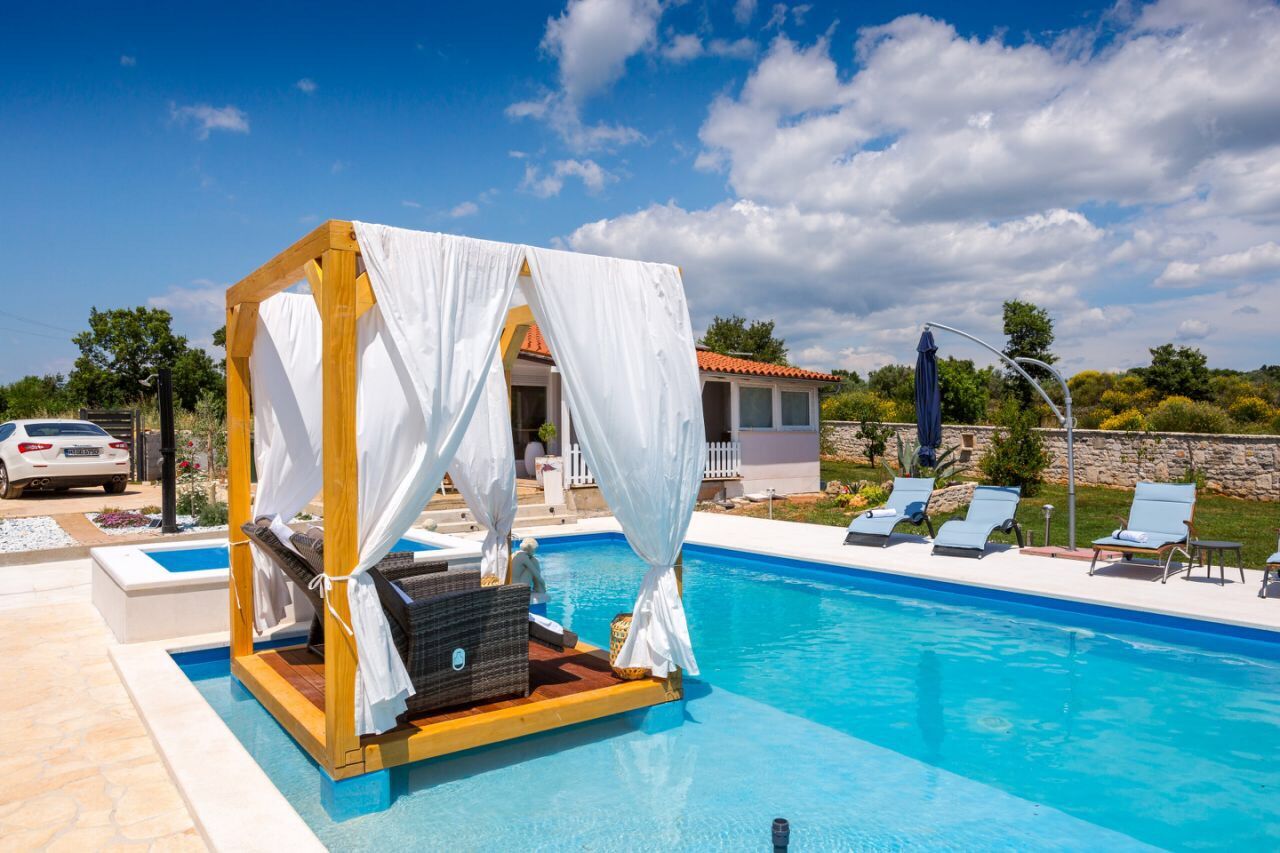 House Holiday House Biloš 43915-K1
