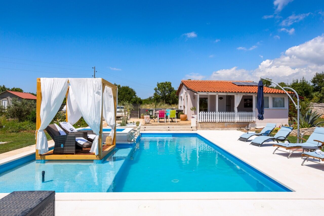 House Holiday House Biloš 43915-K1