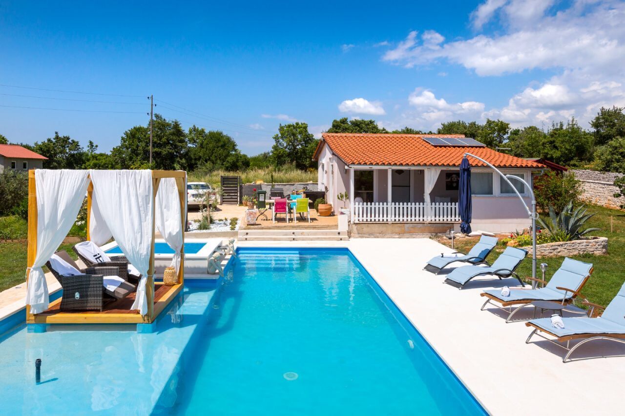 House Holiday House Biloš 43915-K1