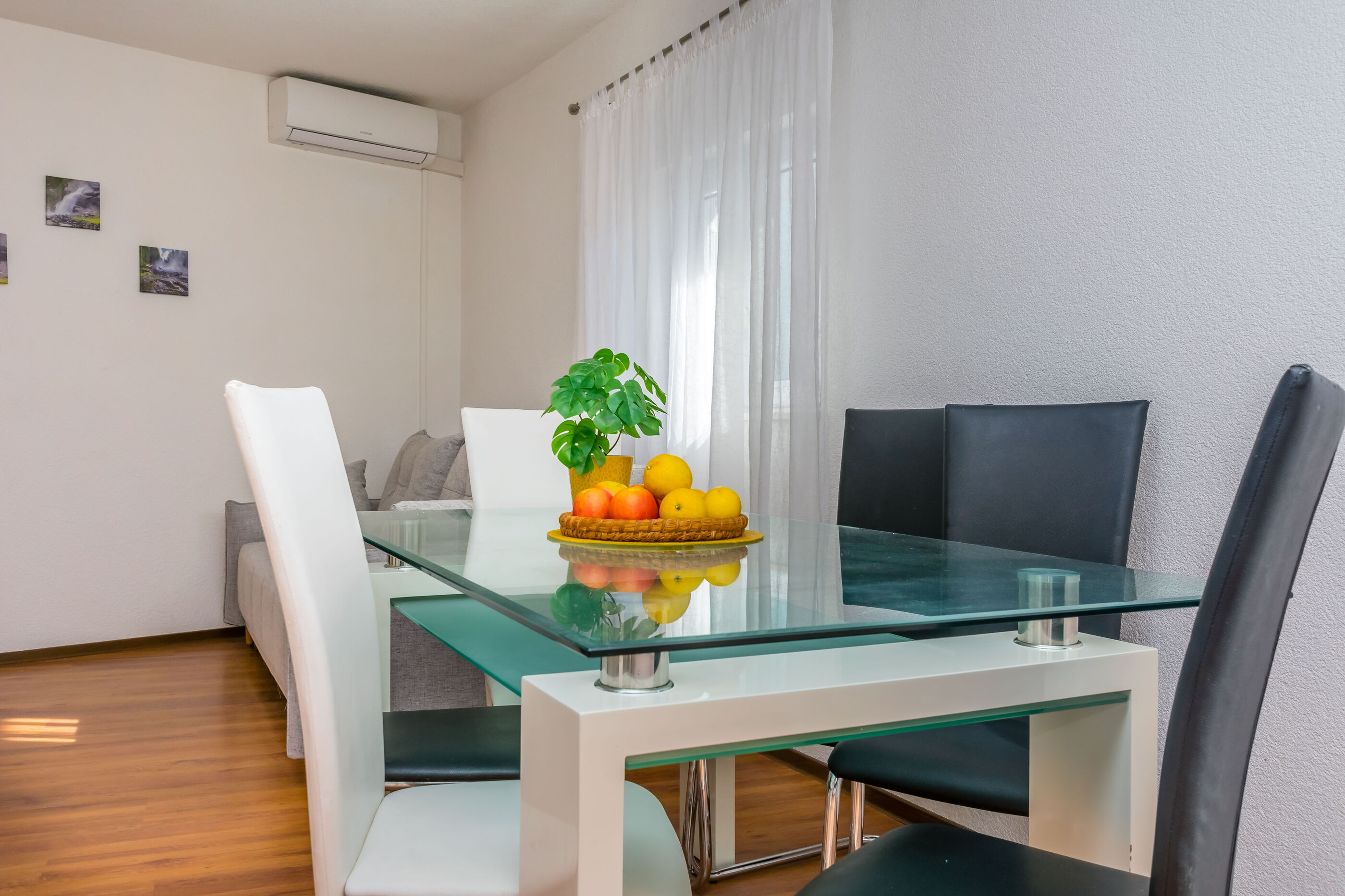 Apartments Ivanka 99301-A1