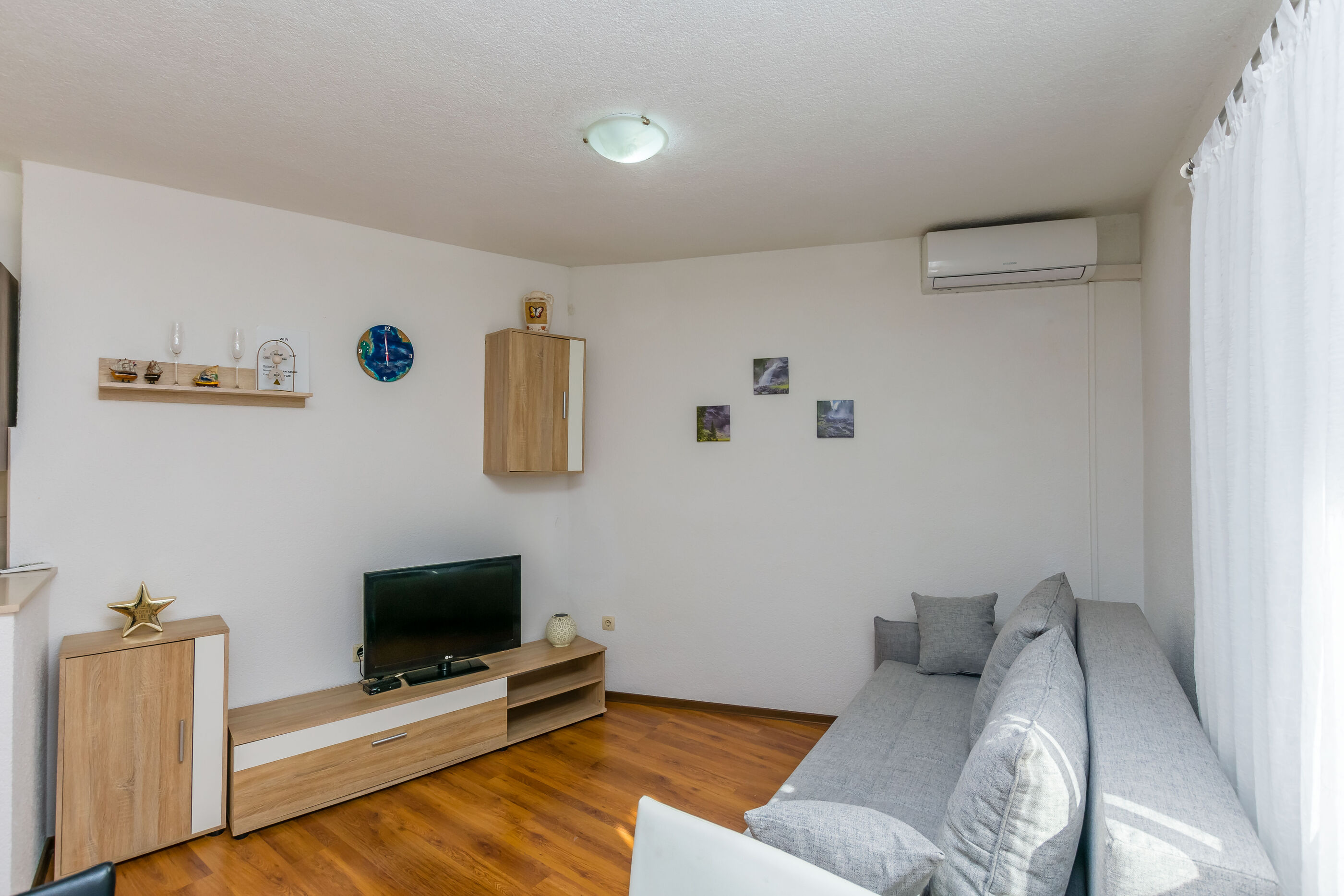 Apartments Ivanka 99301-A1