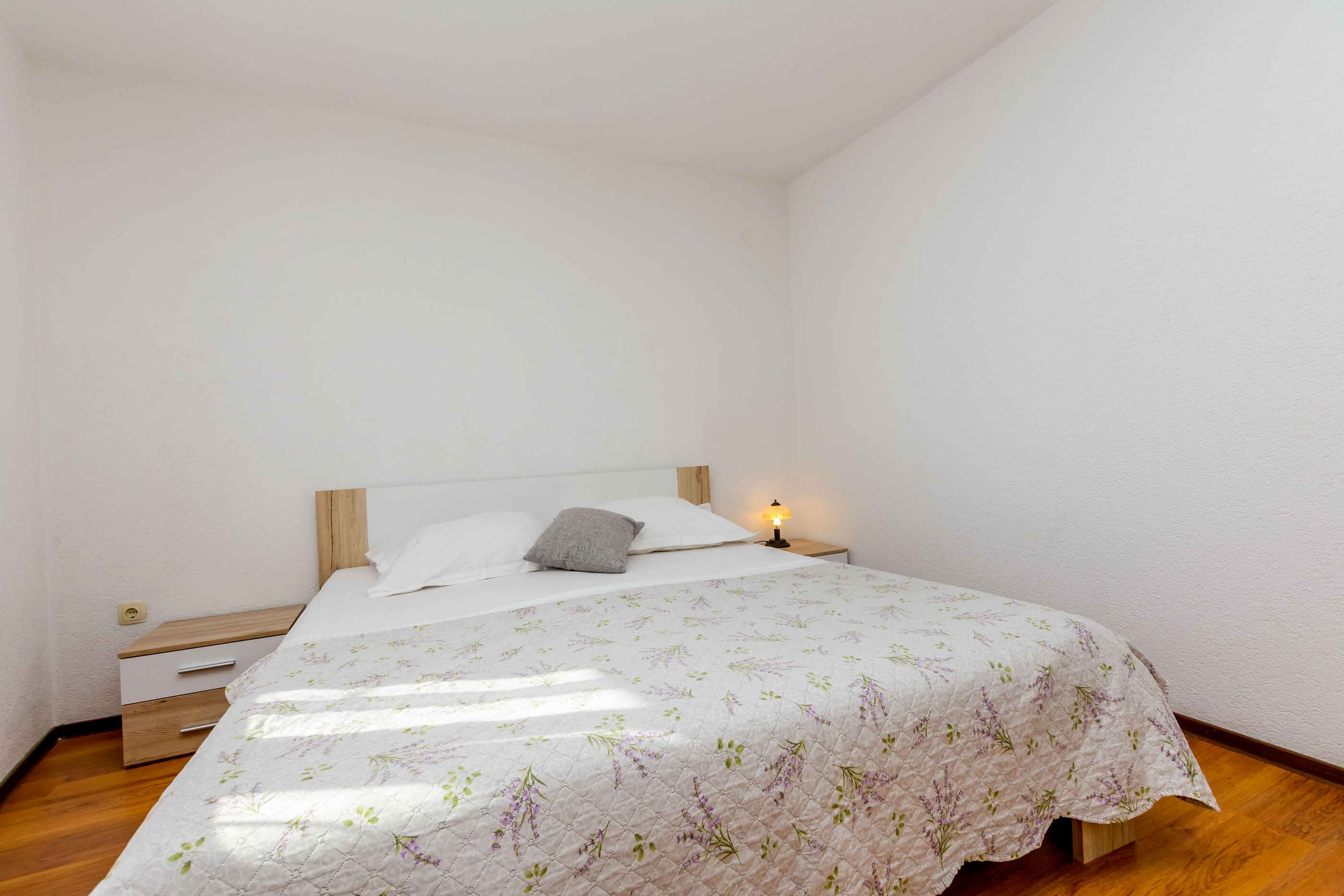 Apartments Ivanka 99301-A1
