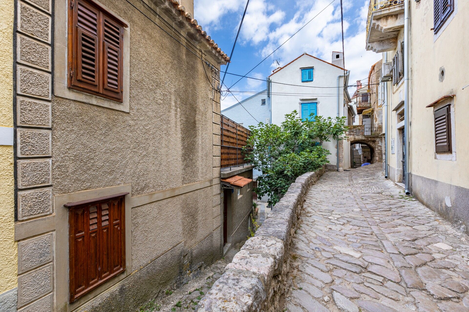 House Doris 63824-A1