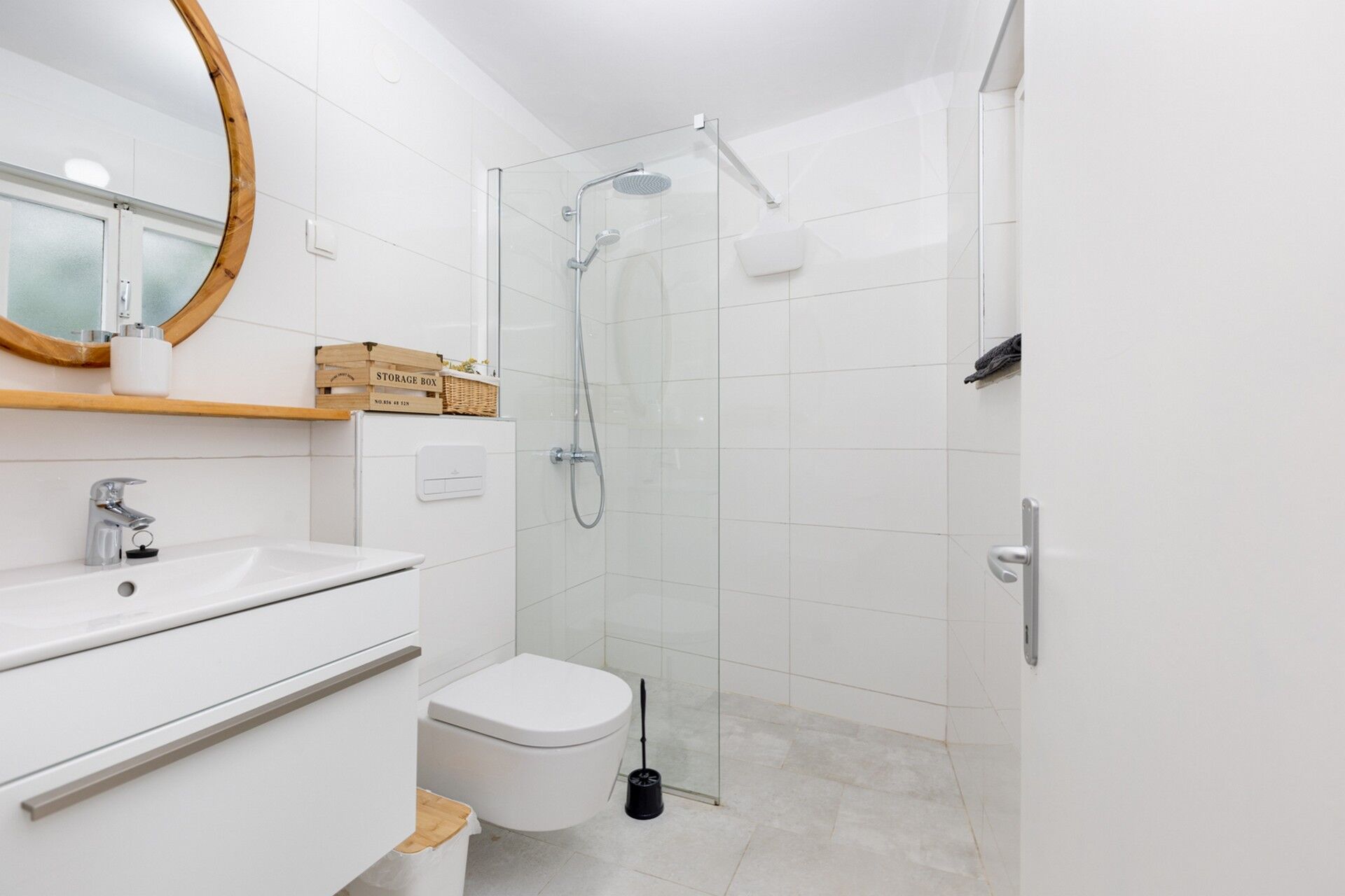 House Doris 63824-A1