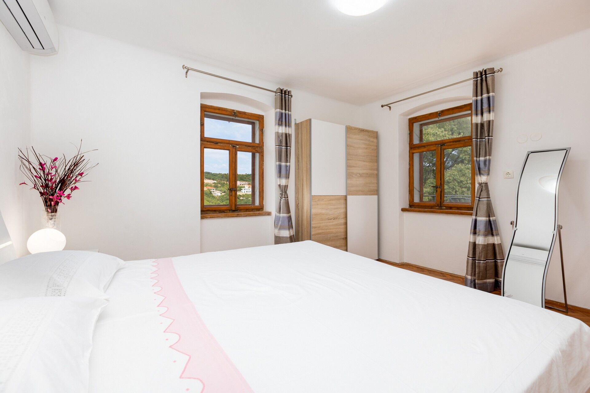 House Doris 63824-A1