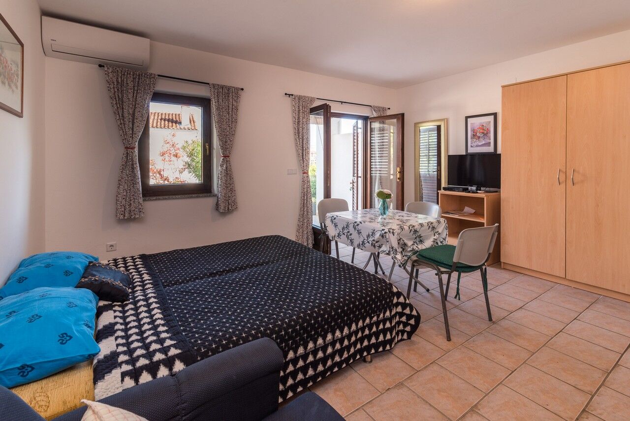 Apartments Nada 64021-A1
