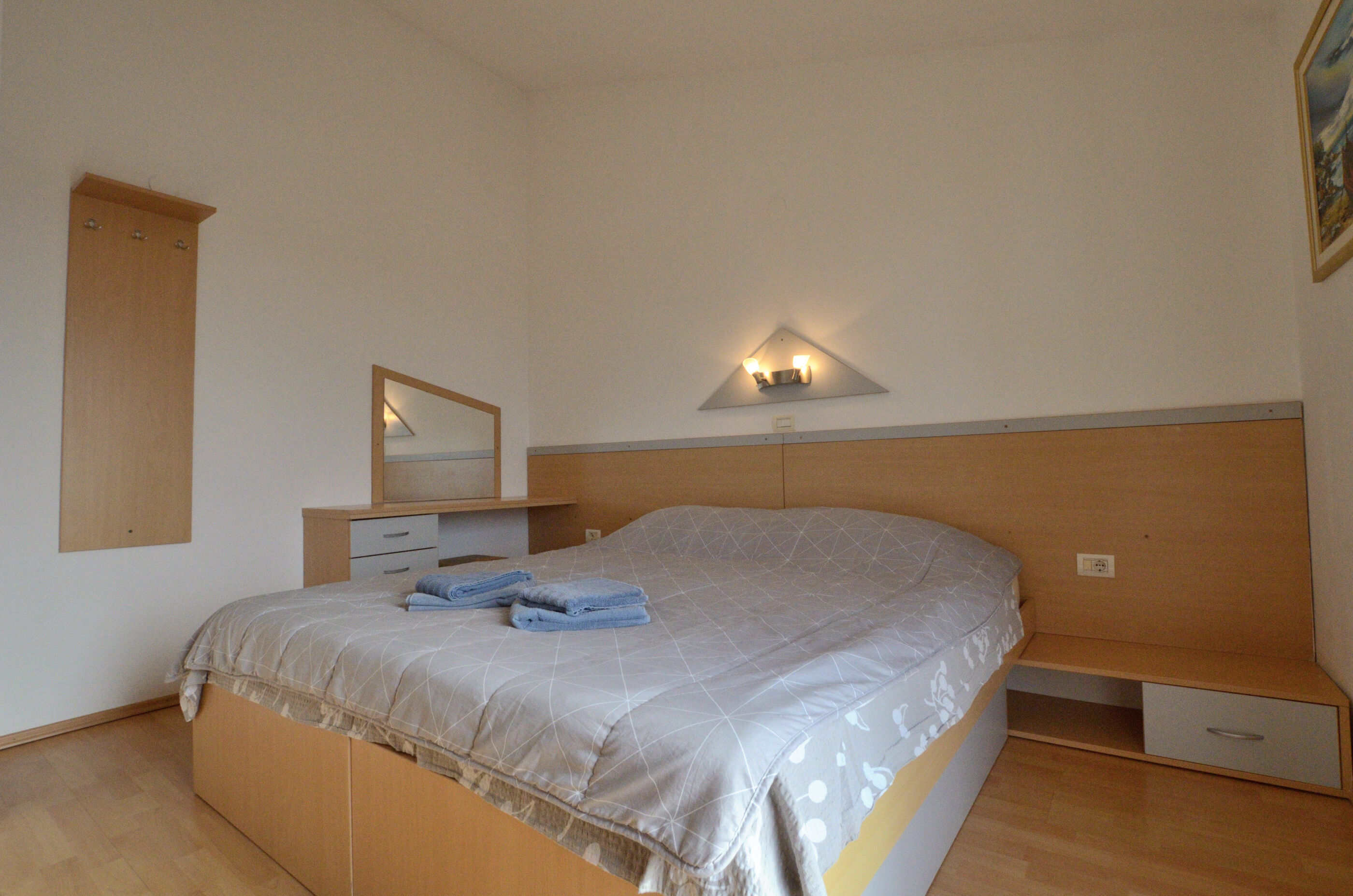 Apartments Emil 99021-A1
