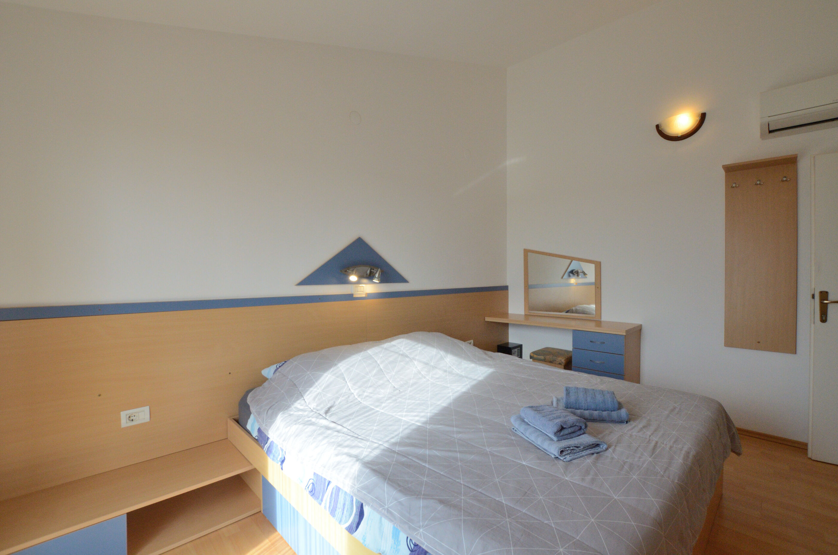 Apartments Emil 99021-A1