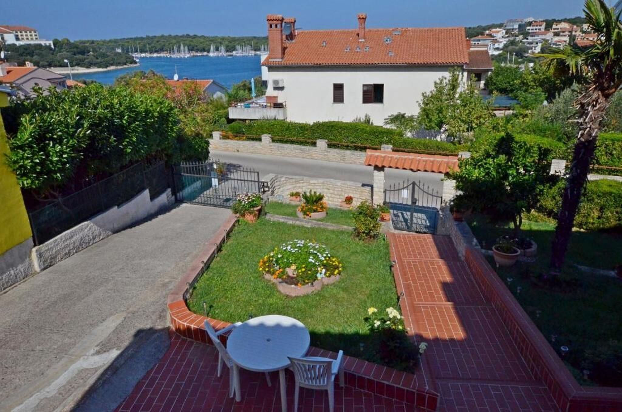 Apartments and Rooms Viktorija 71911-A2